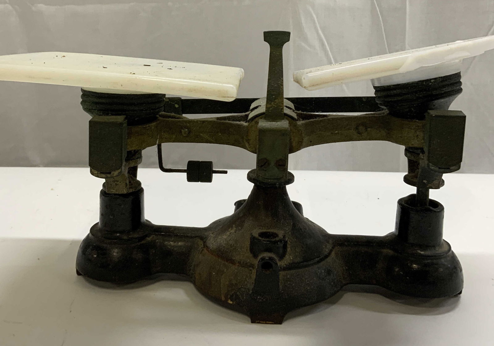 Antique Ohaus Double Beam Balance Scale (1 of 8)