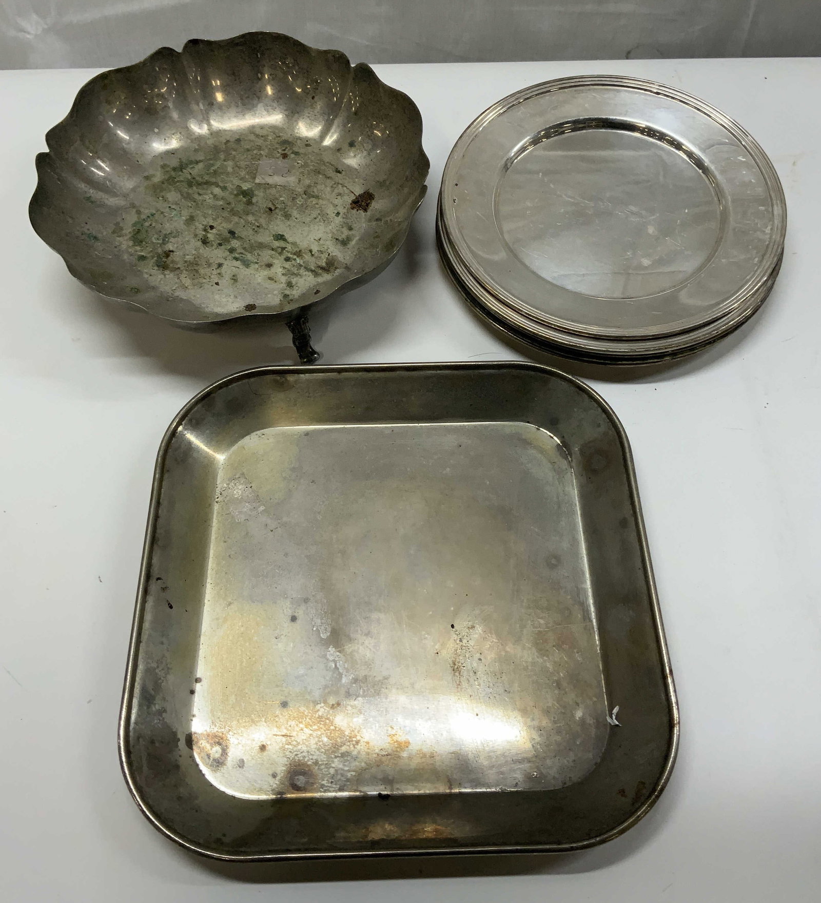 Lot 7 FBROGERS Silver-Plated Footed Bowl & Plates (1 of 8)