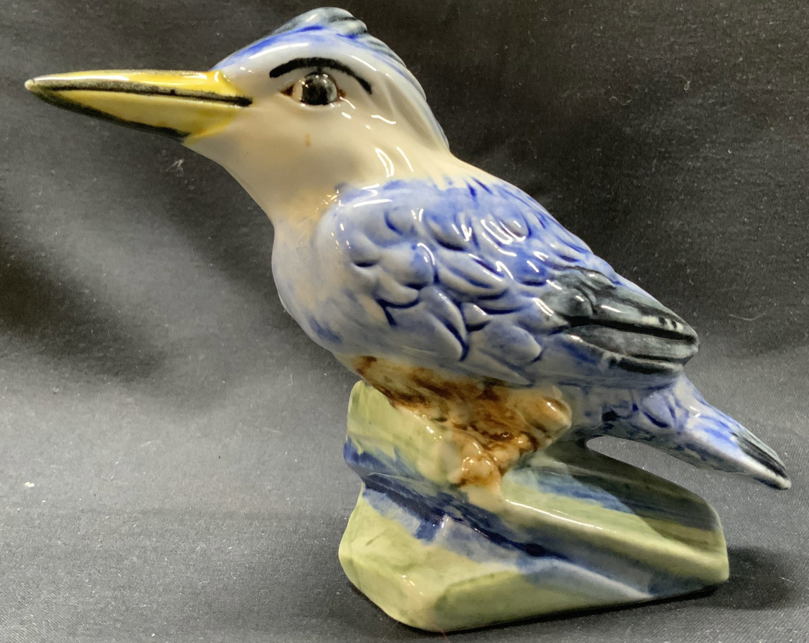 Vintage Stangl Porcelain Kingfisher Bird Figurine: Vintage Stangl Porcelain Kingfisher Bird Figurine. Porcelain blue kingfisher bird, has a yellow & black beak. Underside of figurine reads STANGL USA 3406. Measurements: length 6in x width 1.8in Bird f