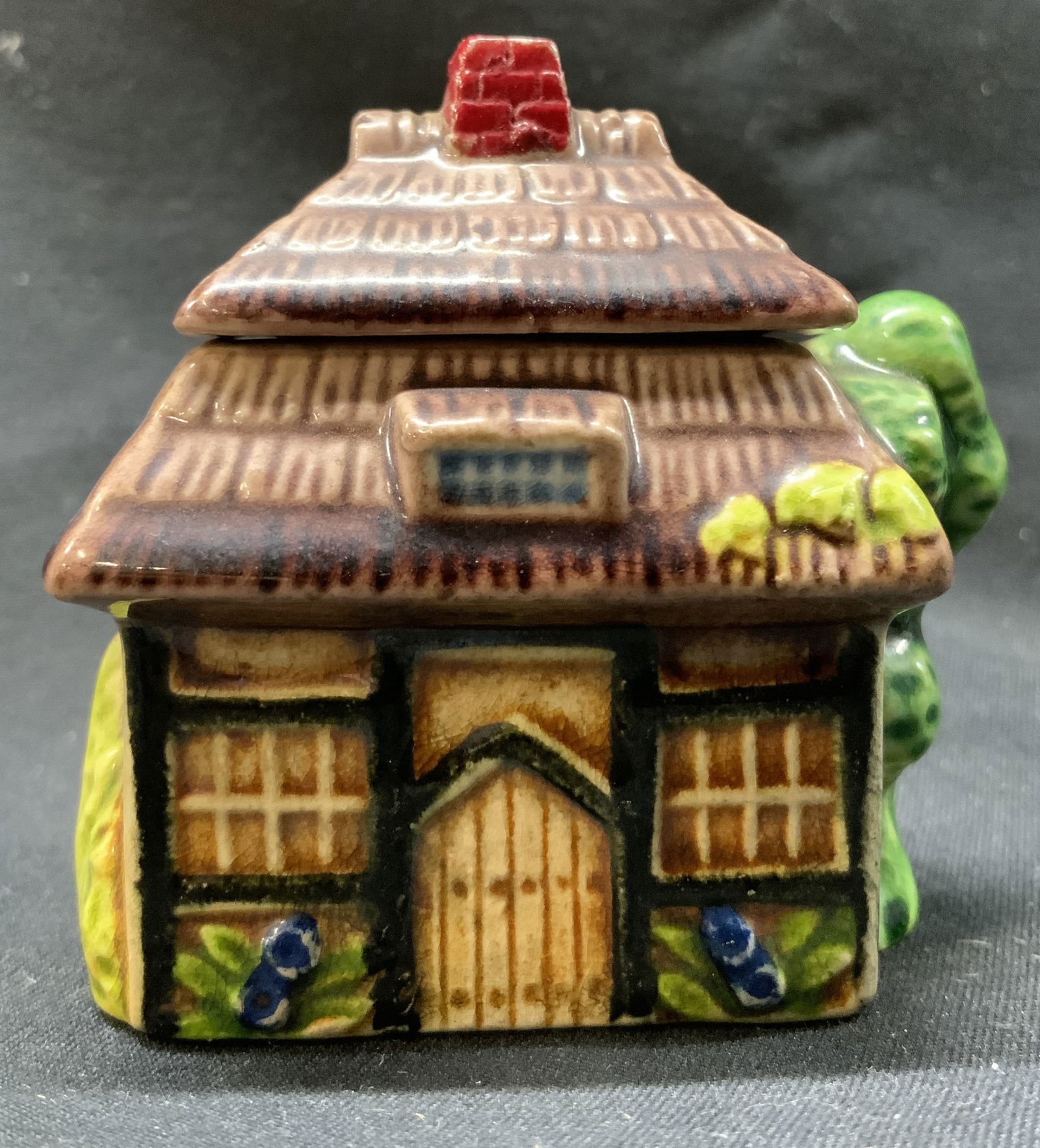 Vintage Ceramic Trinket Box- House Shaped Japan (1 of 8)