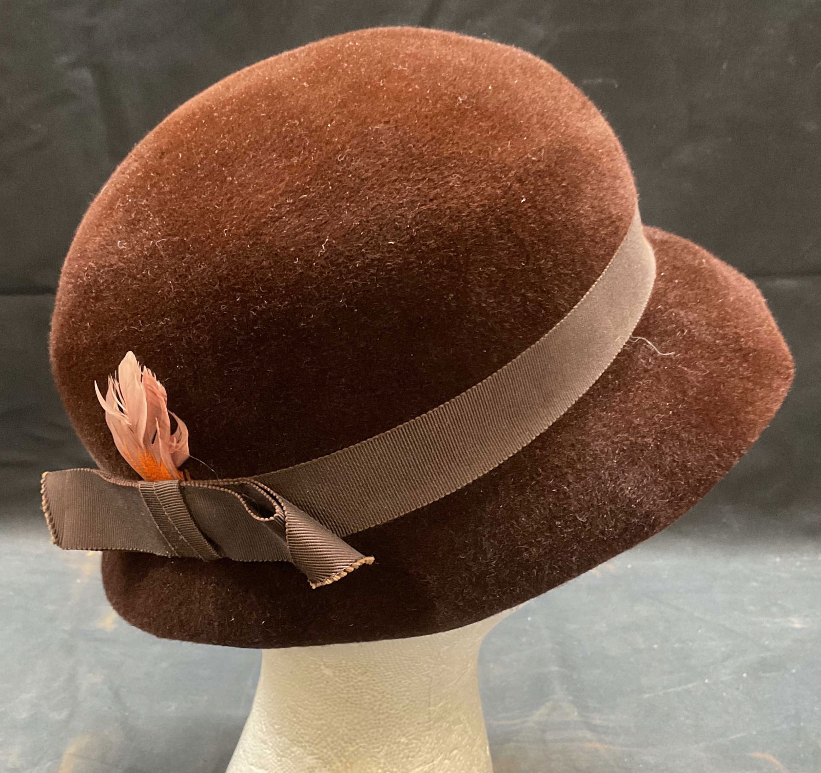 Vtg Best Co Merrimac Brown Velour Felt Hat (1 of 7)
