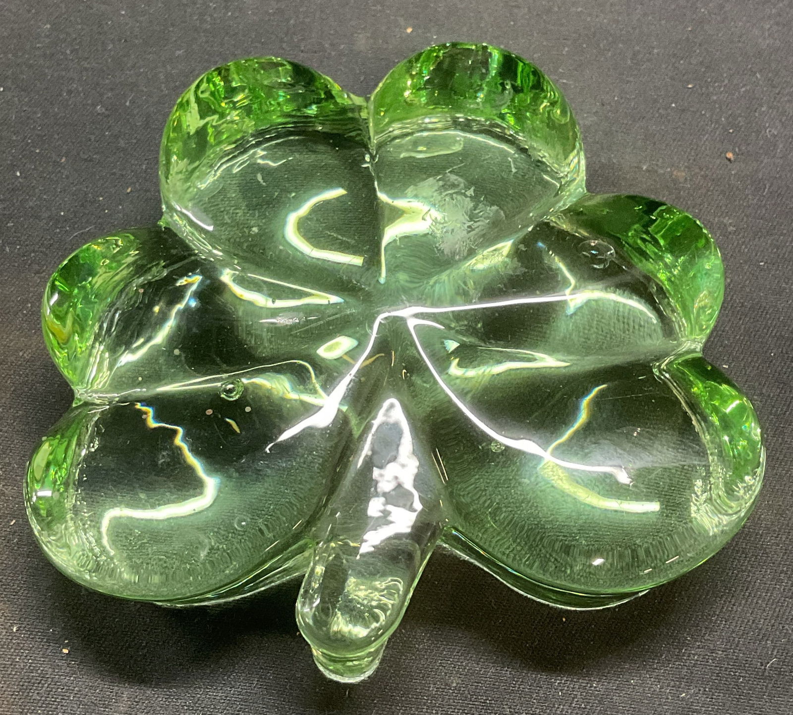 Green Art Glass Shamrock Clover Paperweight (1 of 6)