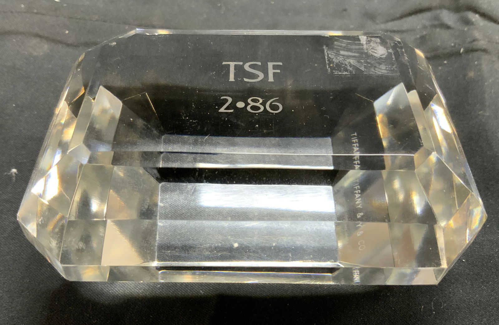 TIFFANY & CO Mono TSF 2 86 Crystal Paperweight (1 of 7)