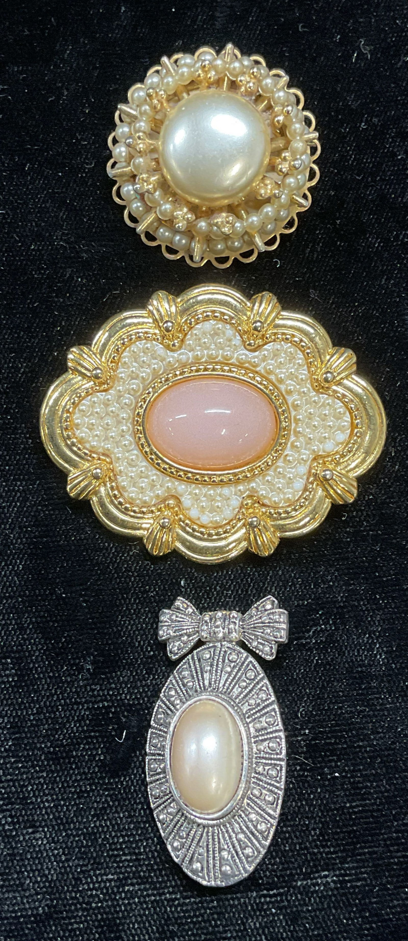 Lot 3 Vtg Silver & Gold Tn Faux Pearl Brooches (1 of 8)