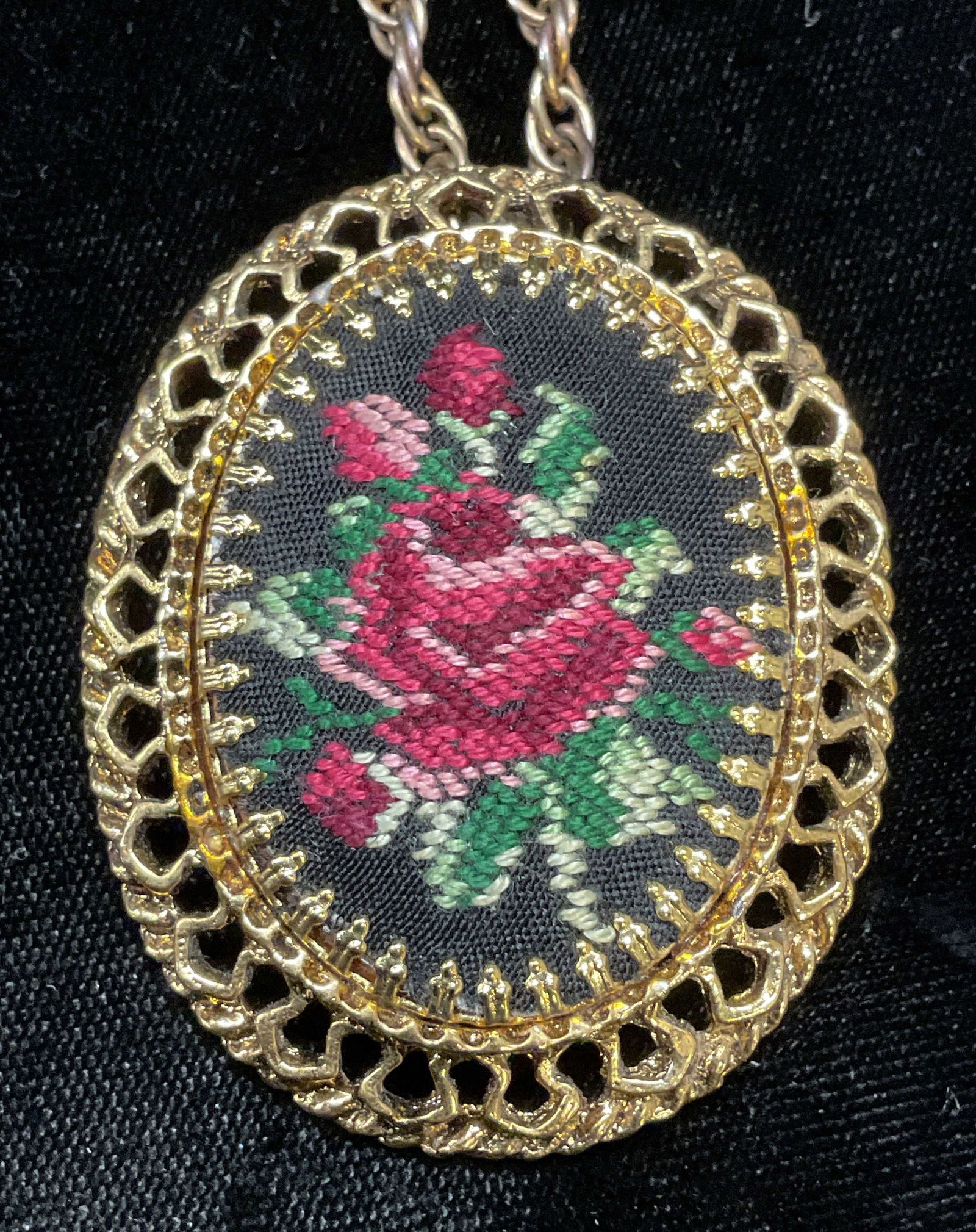 Gold Tn Needlepoint Flower Pendant Brooch (1 of 6)