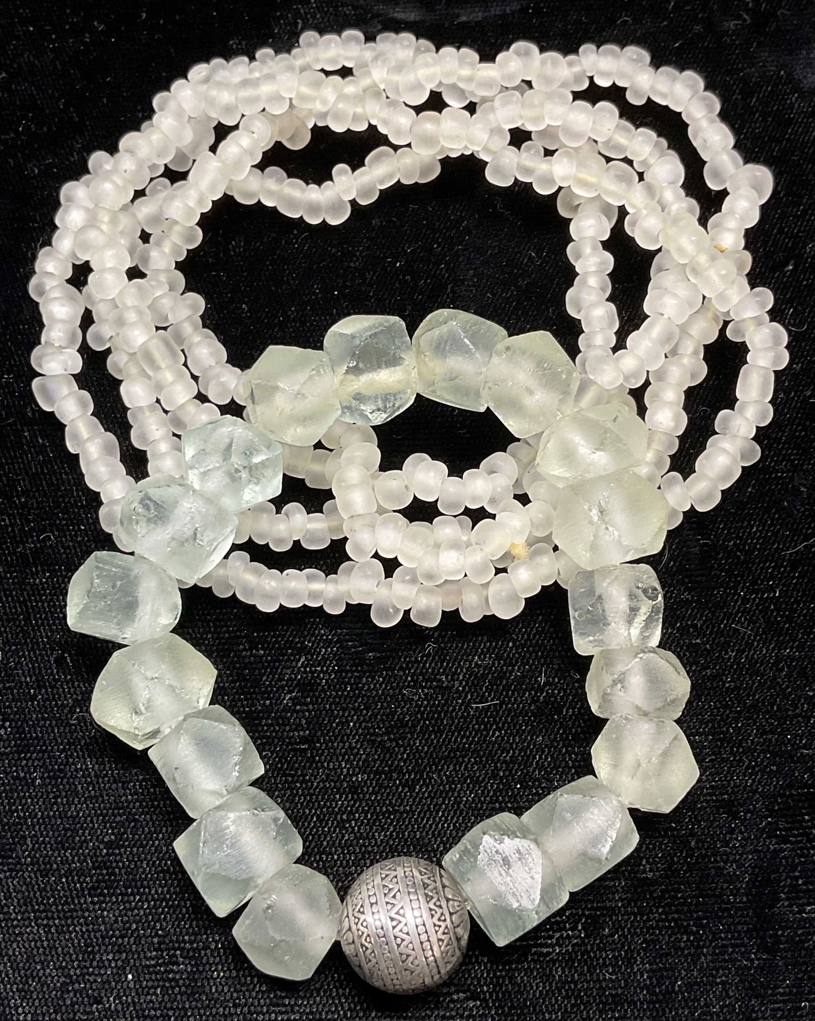 Lot 2 Glass Beaded Necklace and Bracelet (1 of 6)