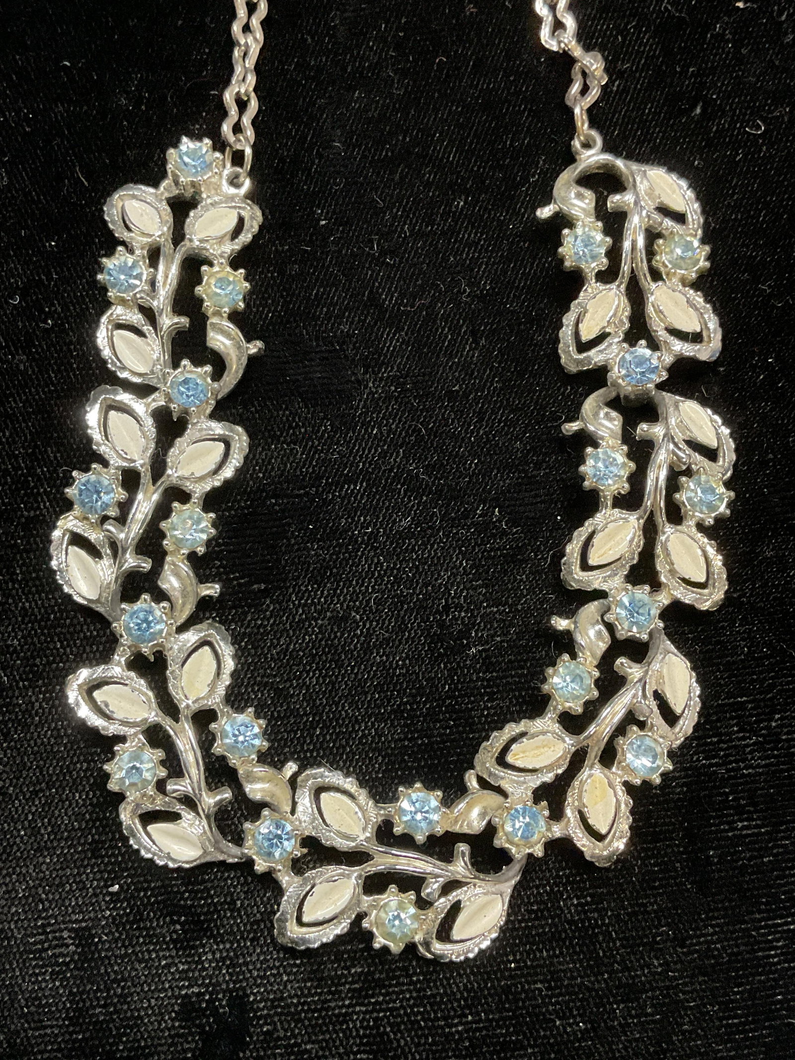 Vintage Silver Tn Crystal Flower Necklace: Vintage silver tone white enamel and blue crystal flower panel necklace. Drop length approx 7 inches. Some wear including scratching observed. Jewelry, estate jewelry, costume jewelry, cocktail jewelr