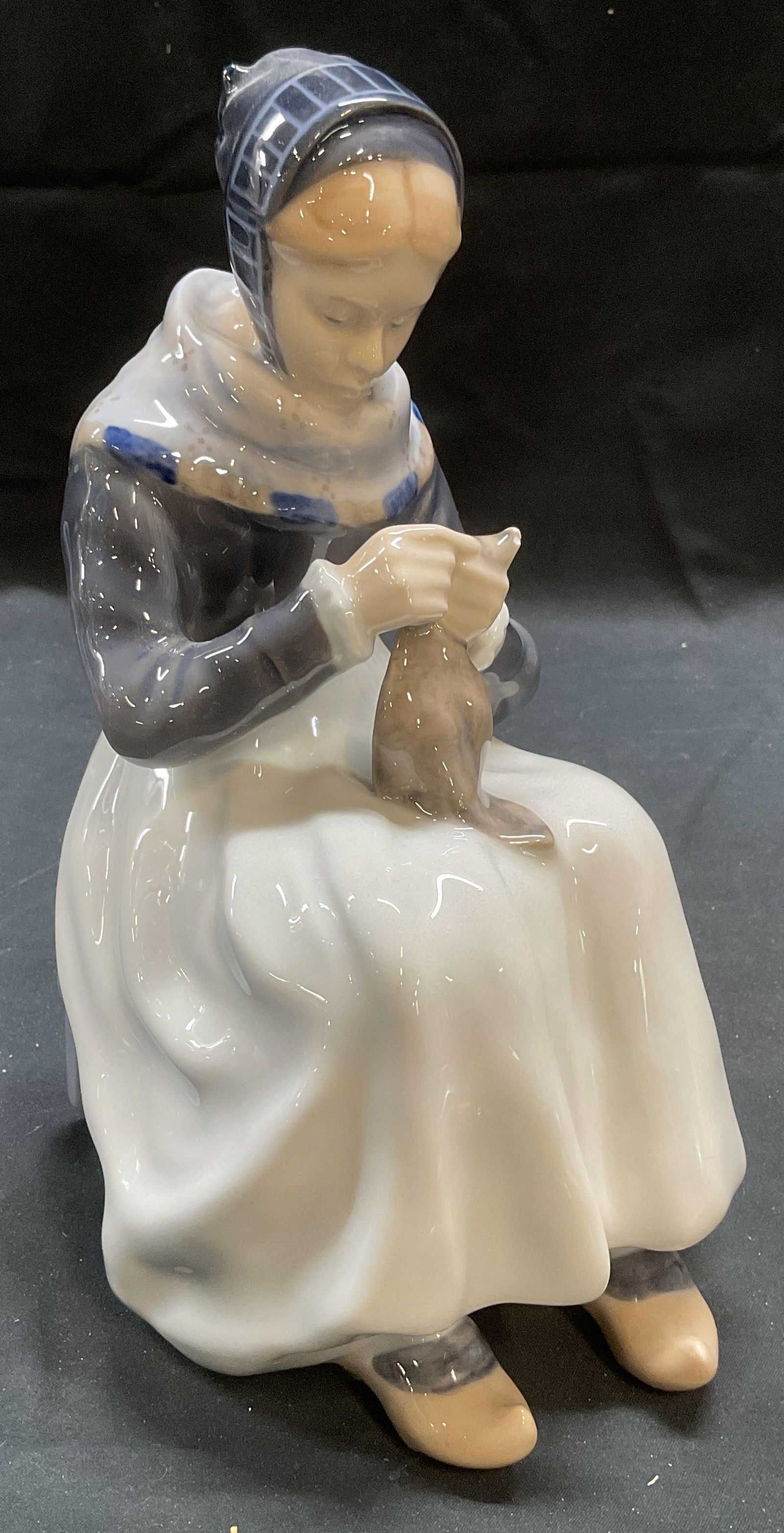 Royal Copenhagen Amager Girl Porc Figural Denmark (1 of 7)