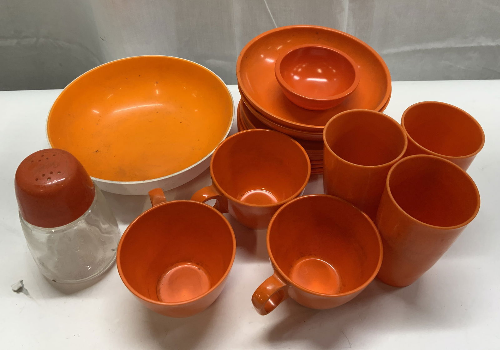Group Lot Vntg BOONTON Orange Cups, Bowls, Saucer: Group Lot Vntg BOONTON Orange Cups, Bowls, Saucer Orange BOONTON kitchenware, 2 small bowls, 4 saucer plates, 4 small round plates, 3 teacups, 3 large cups, 1 larger bowl, 1 glass pepper shaker from F