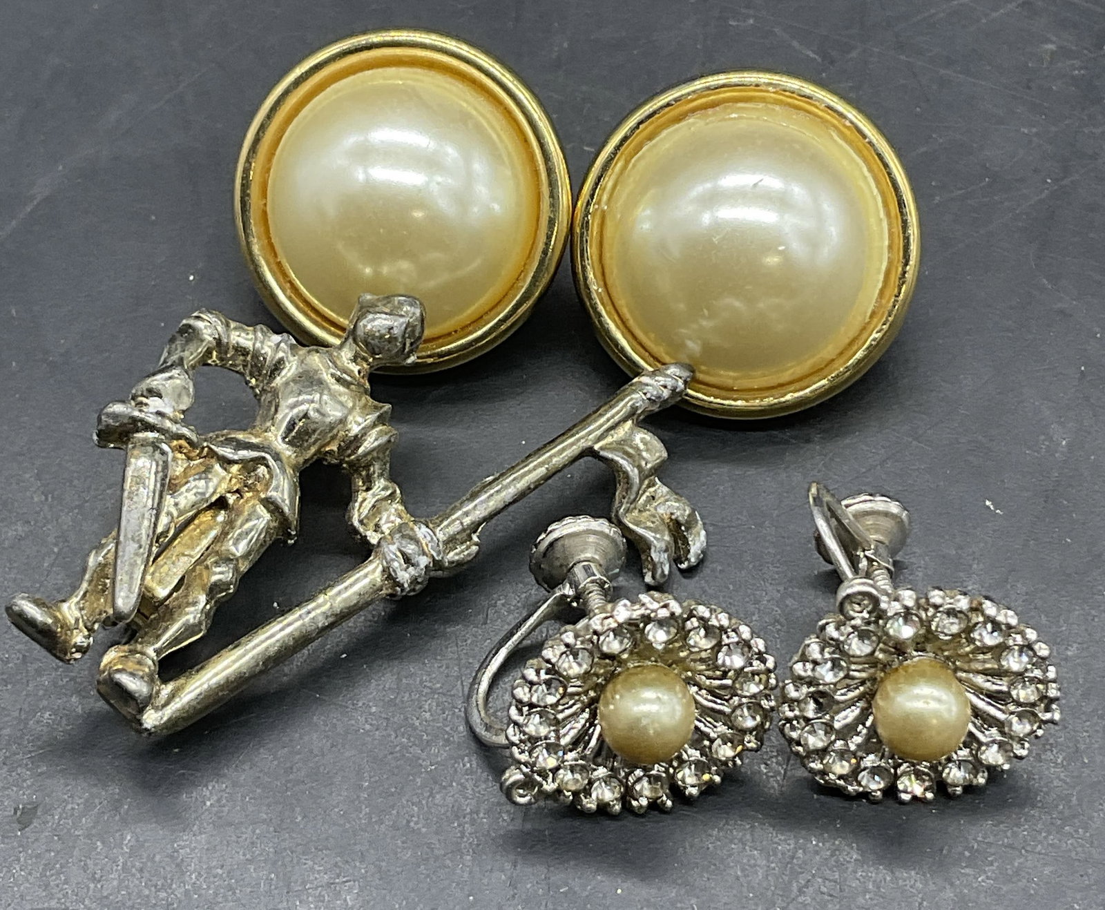 Lot 3 Pearlescent Earrings & Knight Form Brooch: Two pairs of vintage pearlescent earrings and one vintage metal knight form brooch. One pair of pearlescent earrings features gold tone metal and post backings. The other pair of pearlescent earrings 