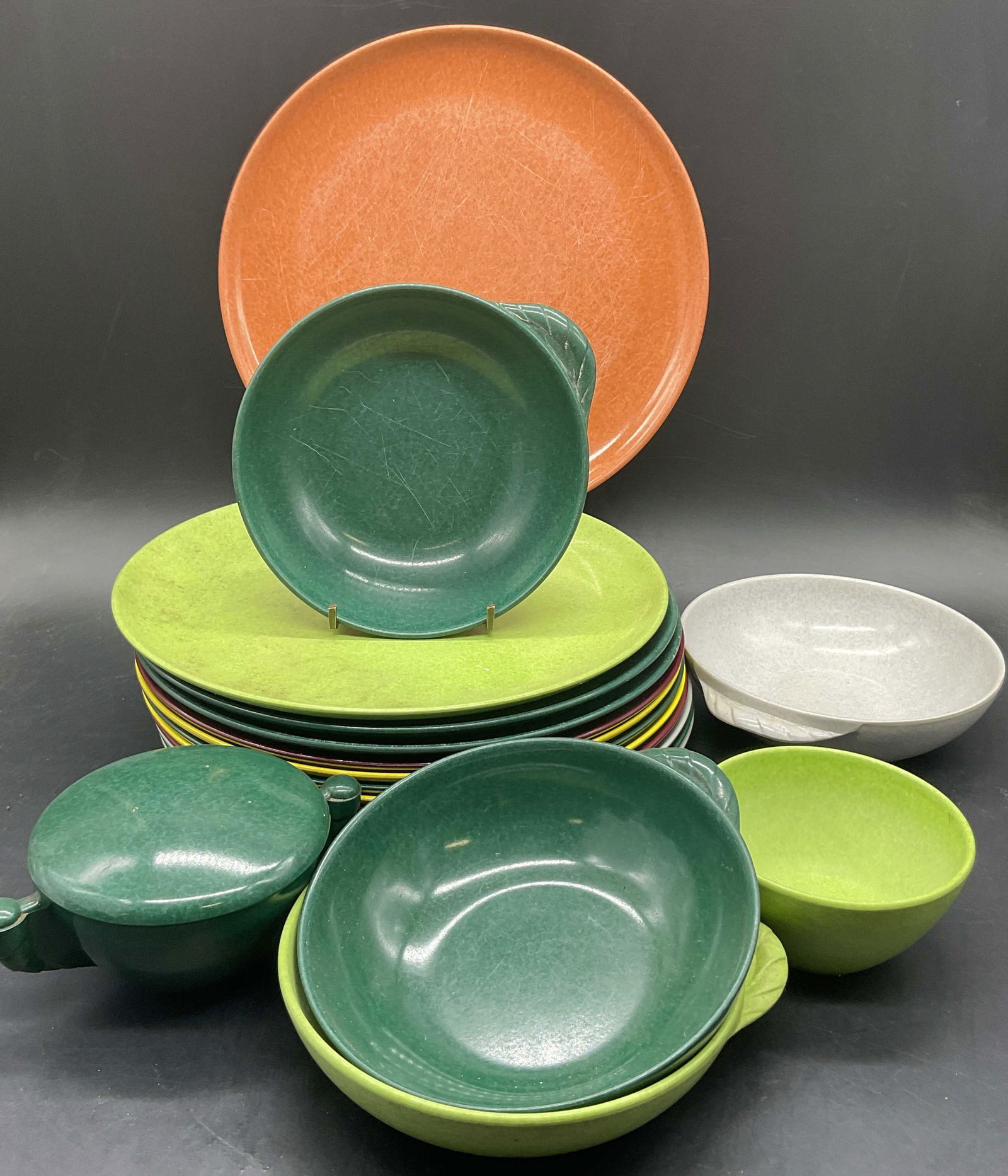 18 COLORFLYTE BRANCHELL MCM Melmac Dinnerware (1 of 9)