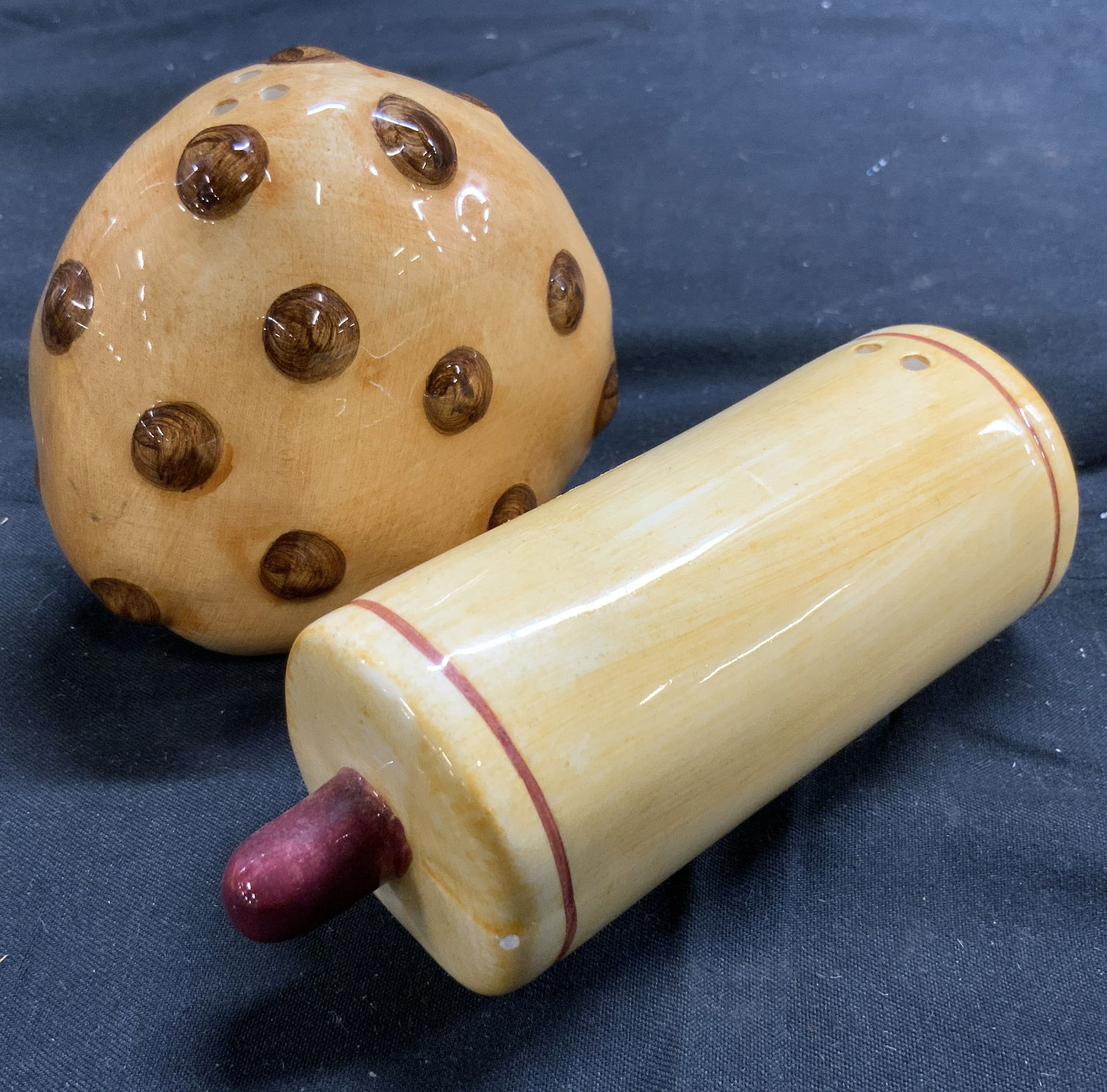 Set Rolling Pin & Cookie Dough S&P Shakers (1 of 6)