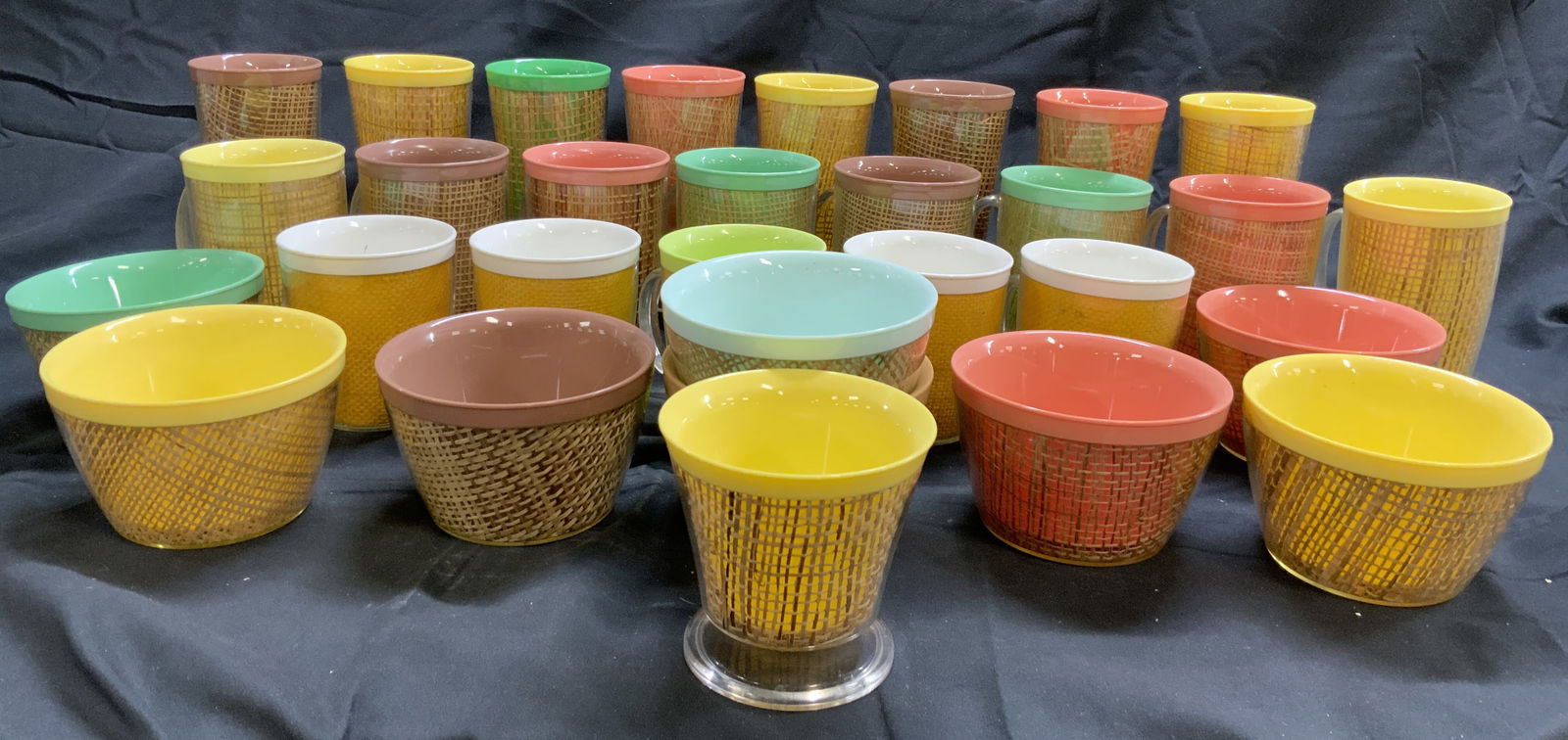 Raffiaware Lot 30 Vntg Assorted Vessels (1 of 8)