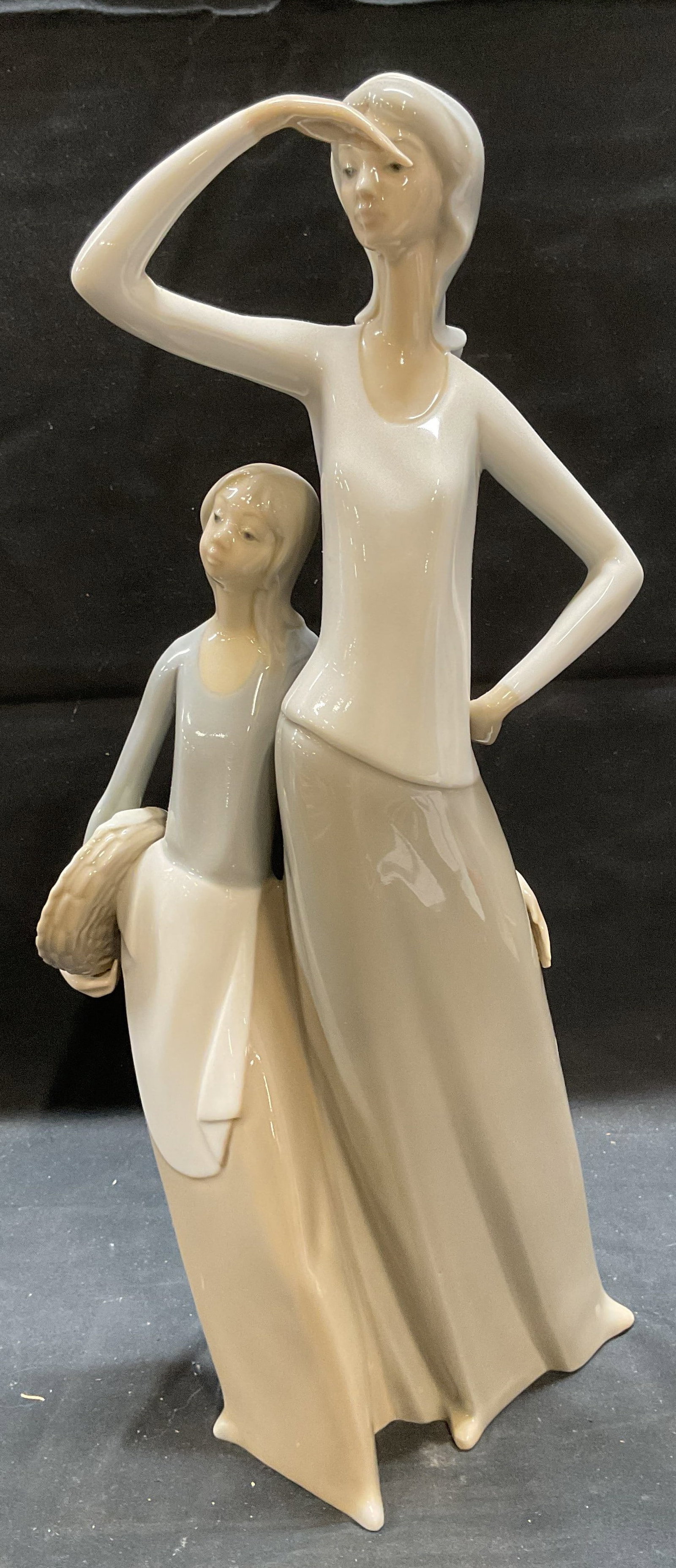 NAO by Lladro Spain Mother & Child Porc Figurine: Vintage NAO by Lladro porcelain figurine. Mother of child. Hand painted. Made in Spain. Measures approx 6 x 4 x 14.25 inches. Some wear consistent with exposure. Lladro, vintage Lladro, NAO by Lladro,