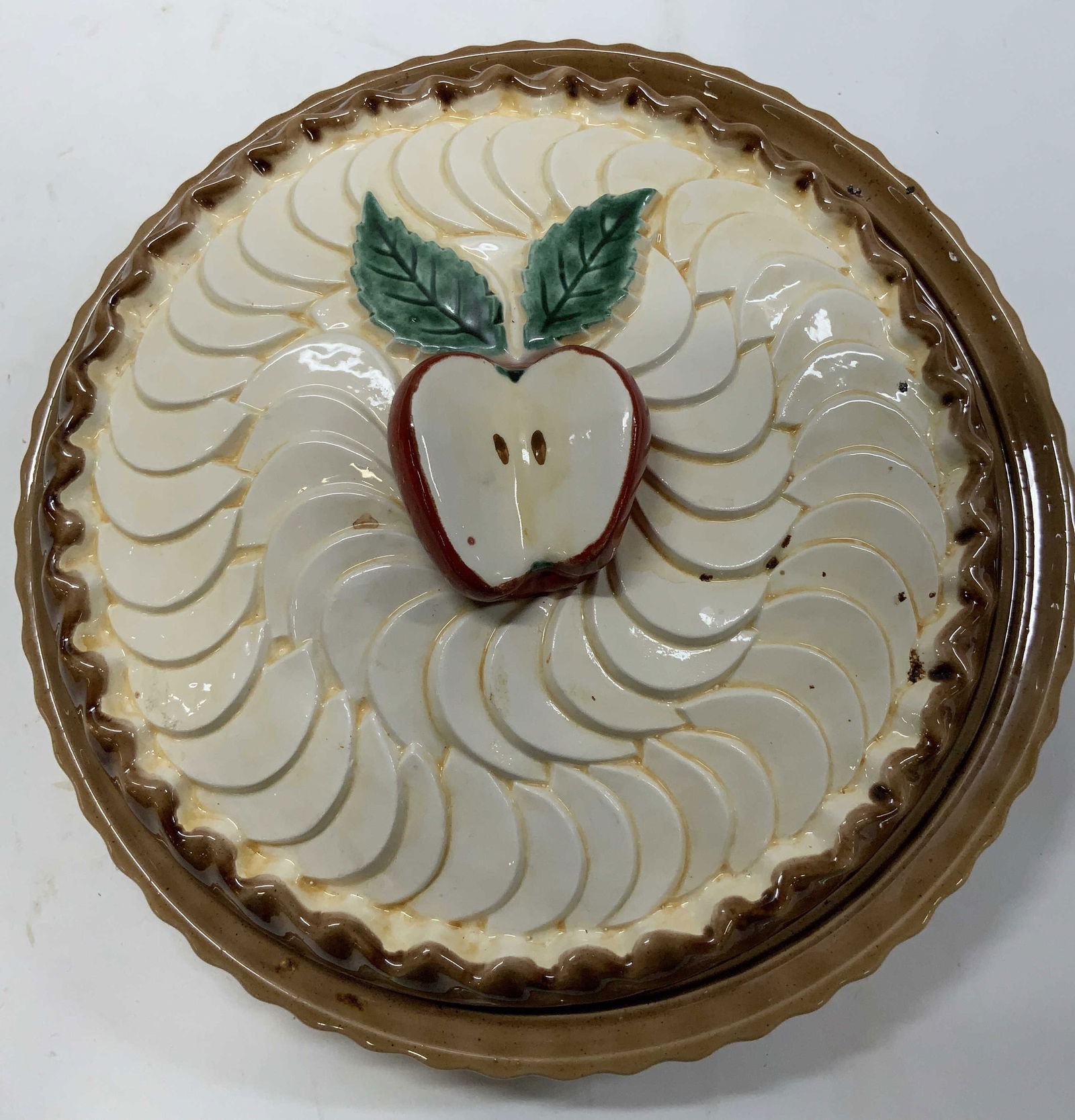 Vntg CERIART Ceramic Apple Pie Dish w Lid PORTUGAL (1 of 12)