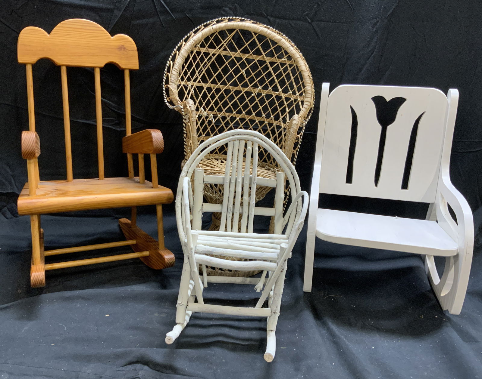 Lot 4 Assorted Doll Sized Chairs (1 of 6)