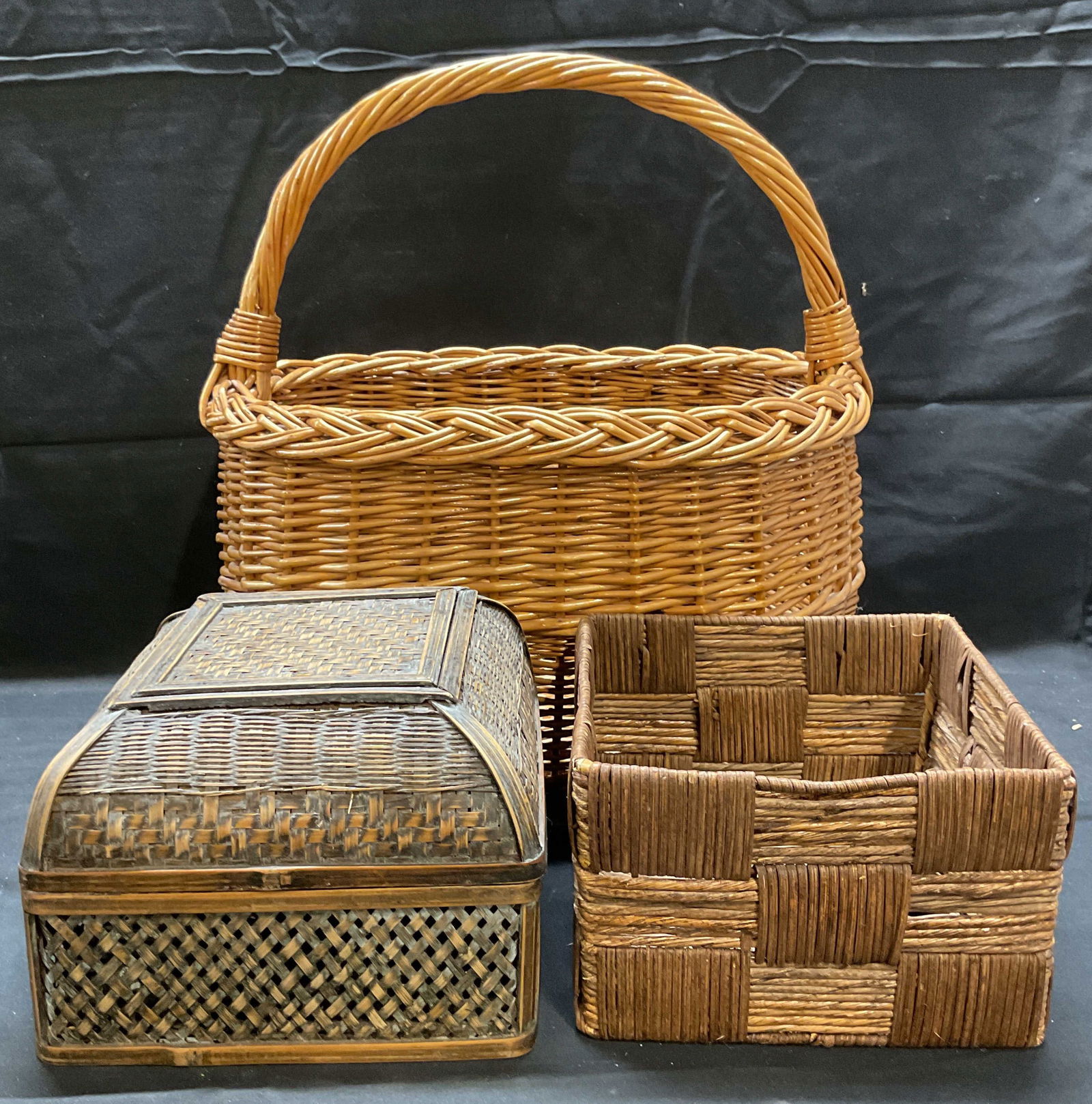 Lot 3 Woven Wicker Baskets & Box (1 of 10)