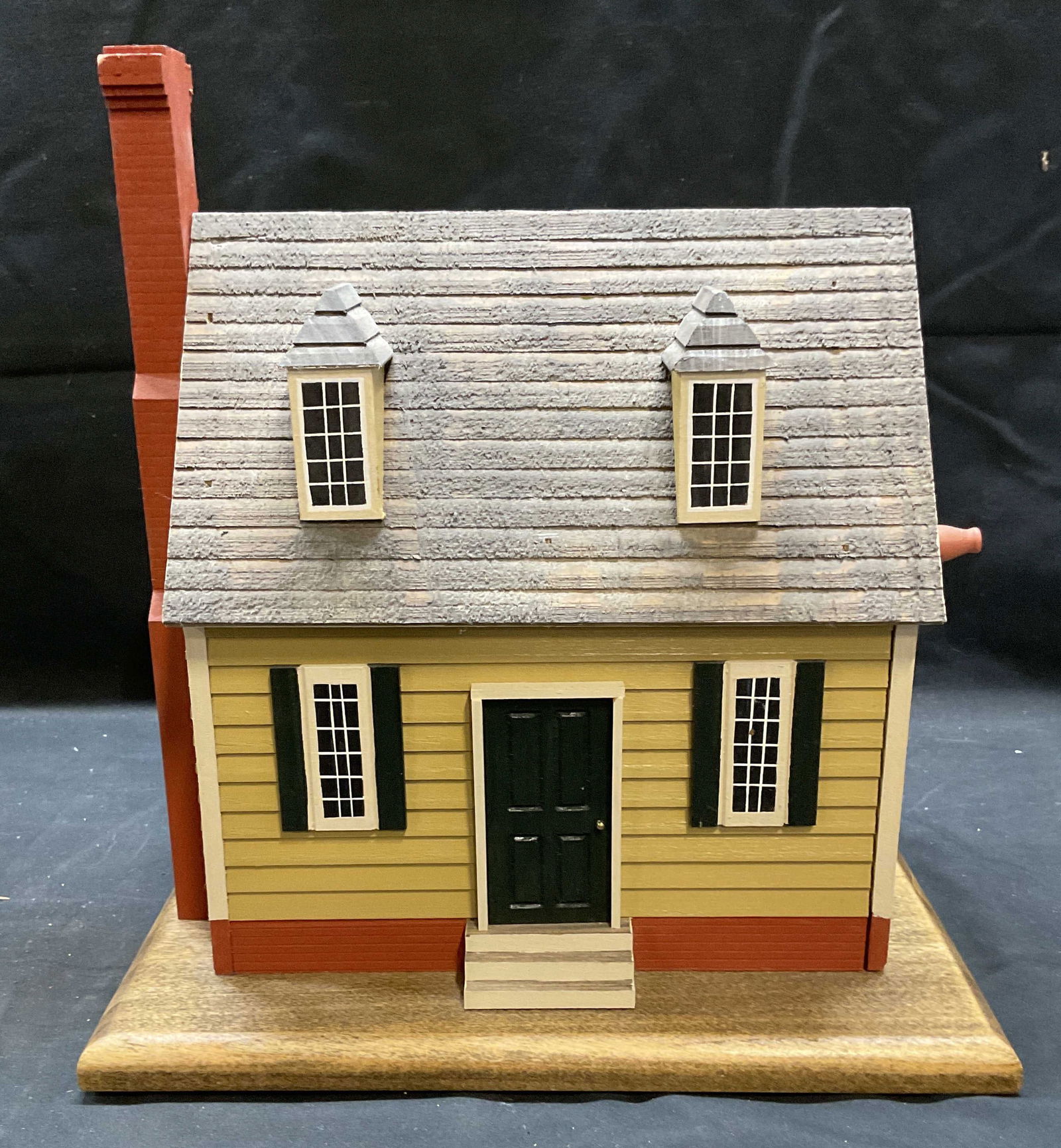 Signed Ratcliff Colonial Williamsburg Birdhouse (1 of 6)