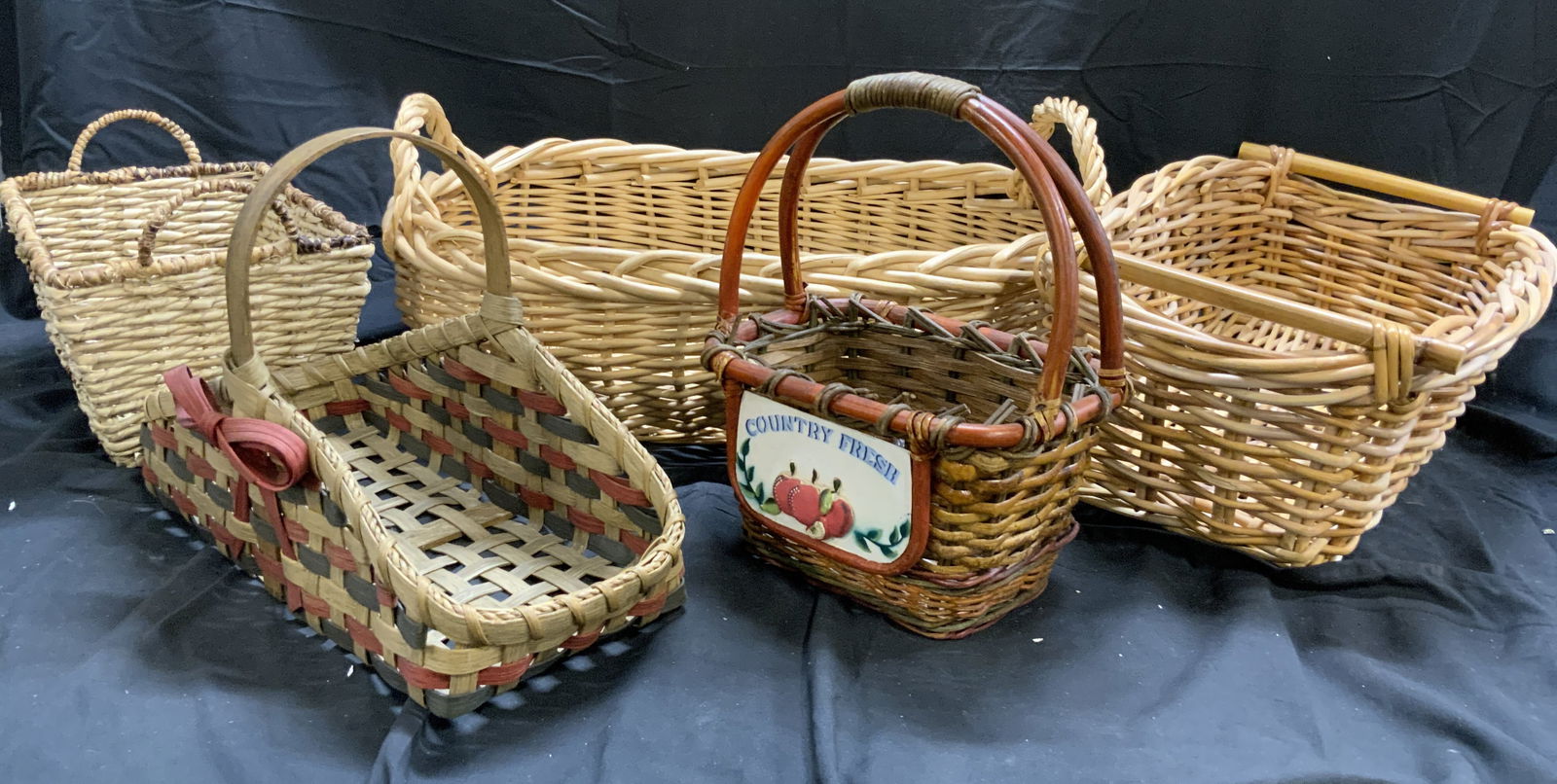 Lot 5 Assorted Woven Wicker Baskets (1 of 6)