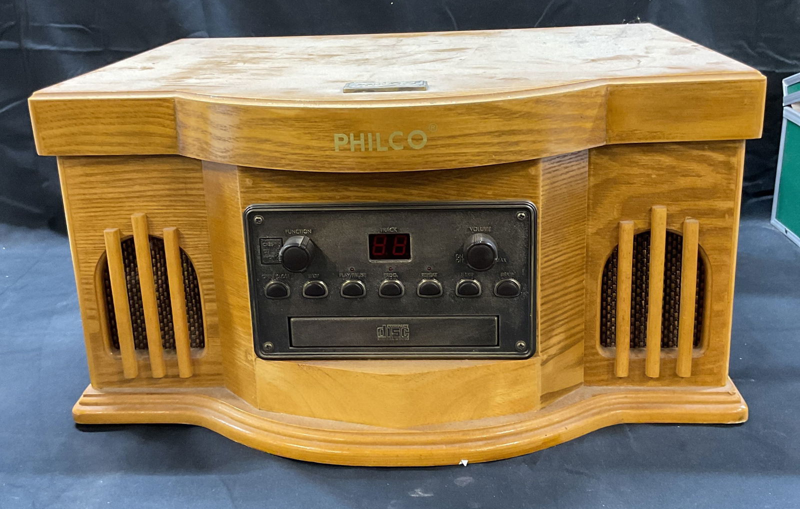 Philco Wood Record Multimedia Player (1 of 7)