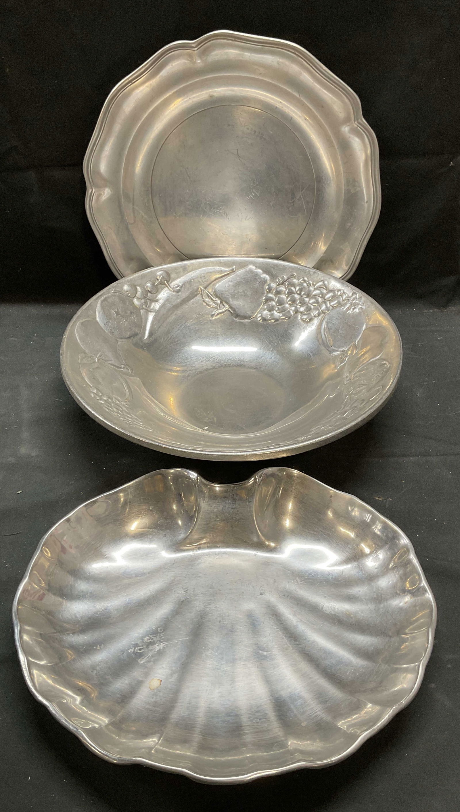 Wilton, Stede Pewter Serving Platter & Bowls (1 of 7)