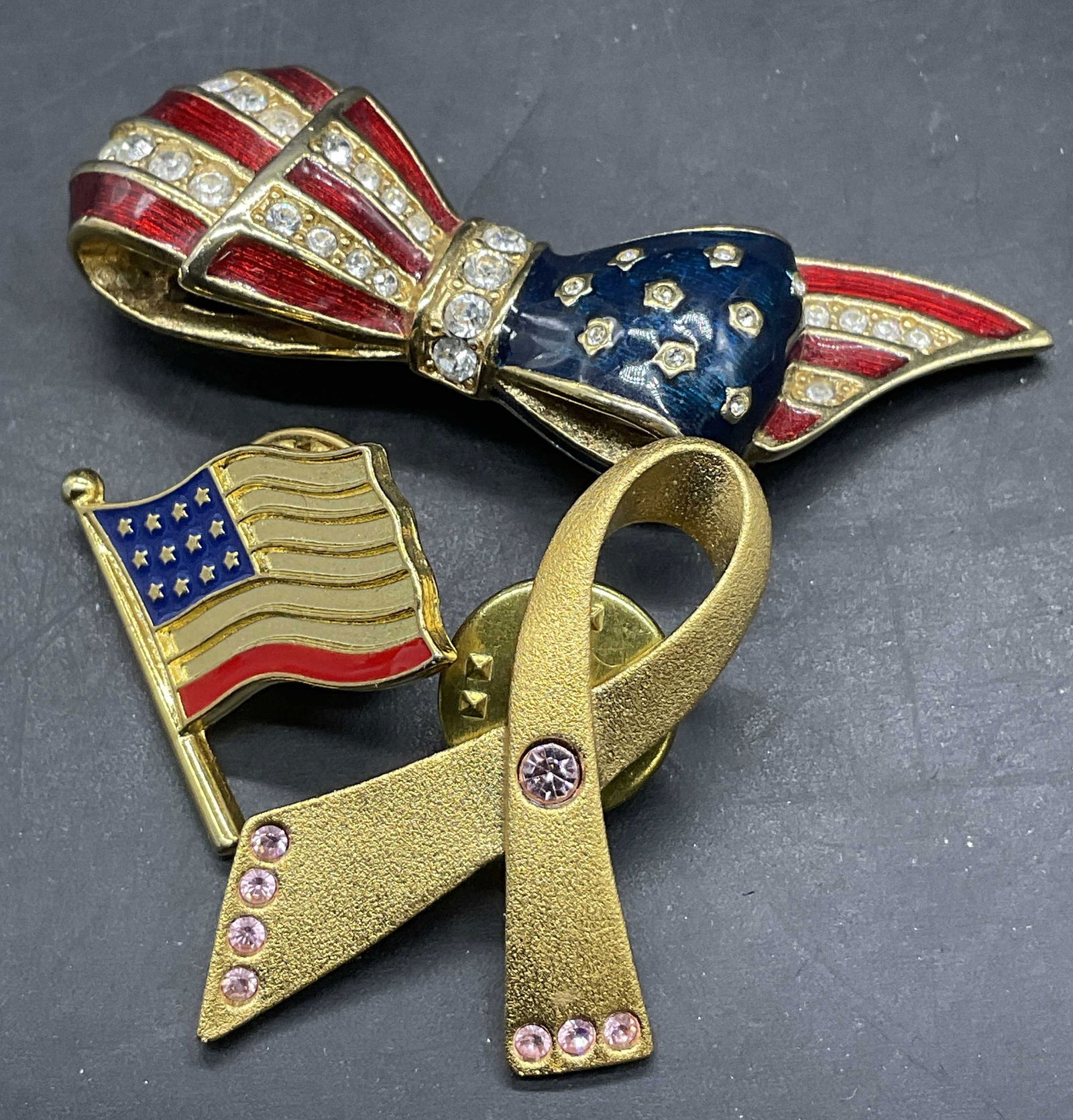 Lot 3 Vintage AVON, CAROLEE + Gold Tn Metal Pins (1 of 8)