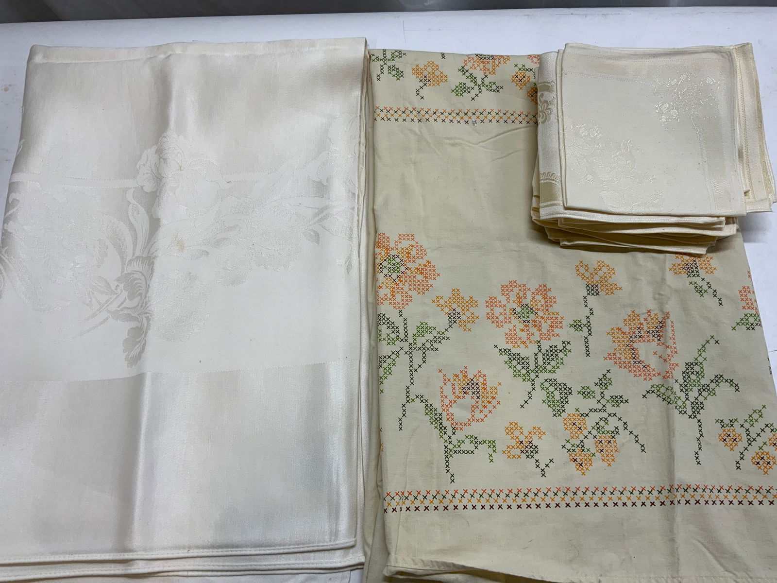 Group Lot Cream Table Linens (1 of 11)