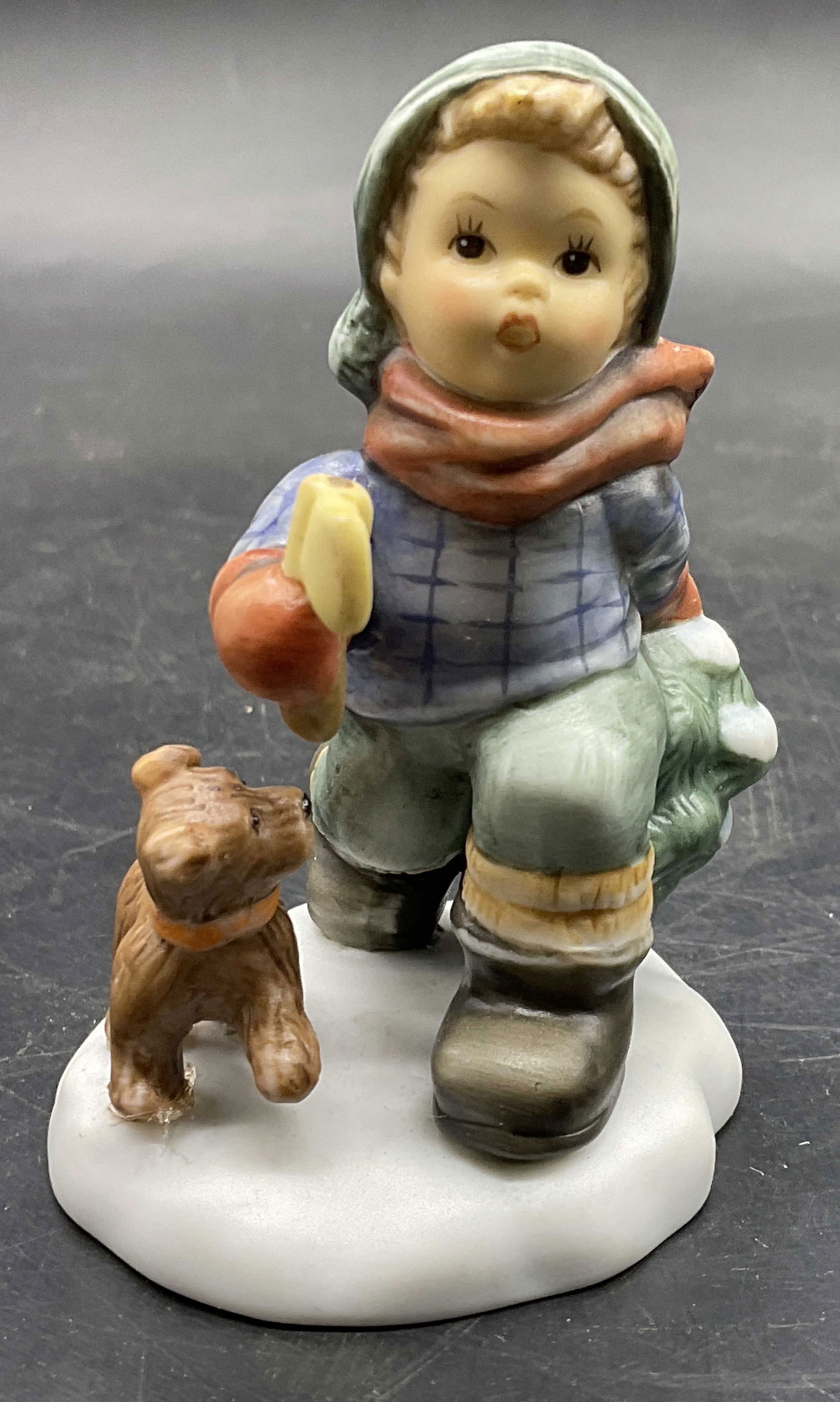 GOEBEL 2001 Berta Hummel O Tannenbaum Figural (1 of 9)