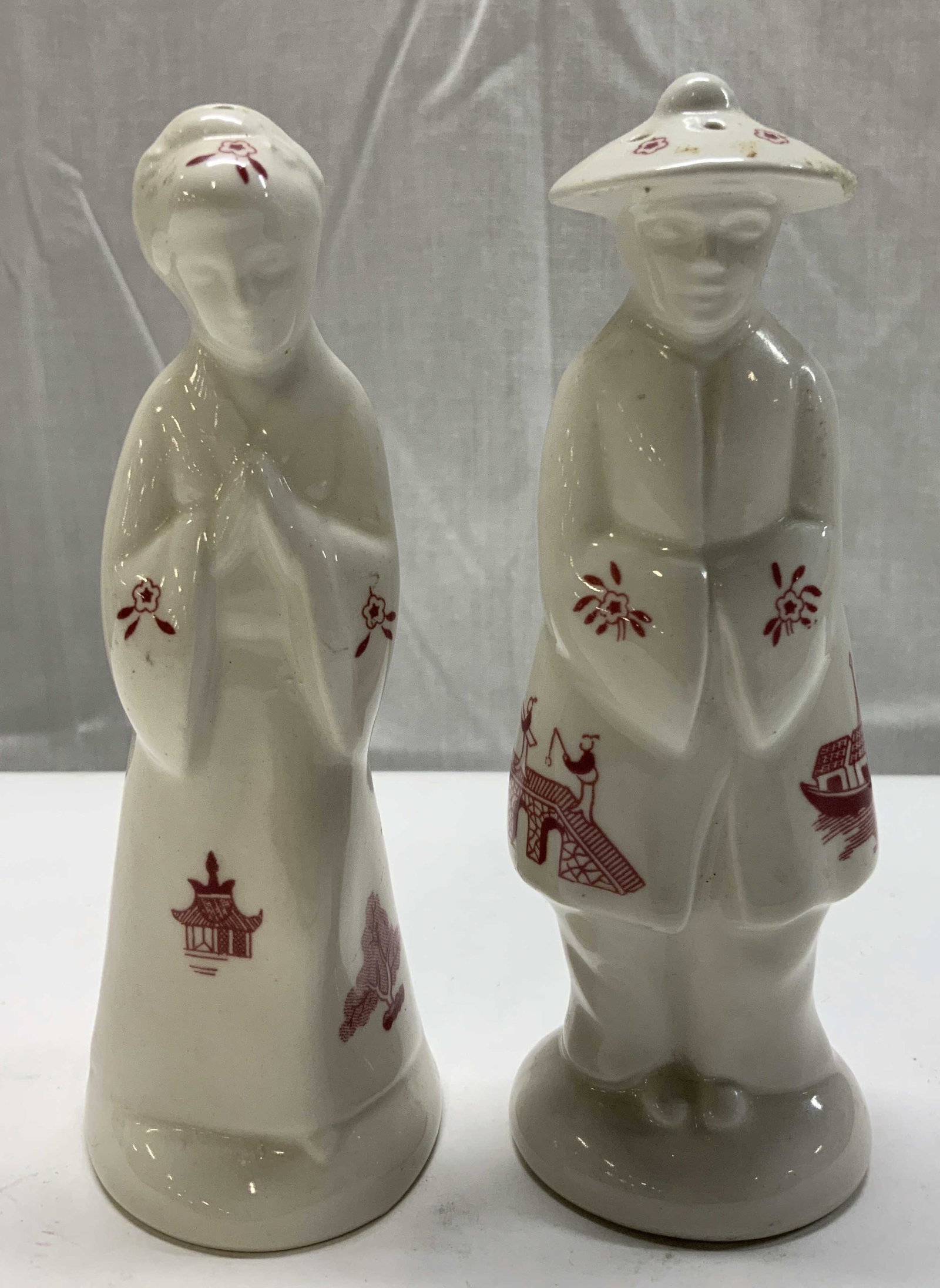 Asian Figural Porcelain Salt & Pepper Shakers: Asian Figural Porcelain Salt & Pepper Shakers Shakers that appear to be Asian Figural, they are wearing traditional clothing & have illustrations of boats, houses, birds & trees on their clothing. Asi