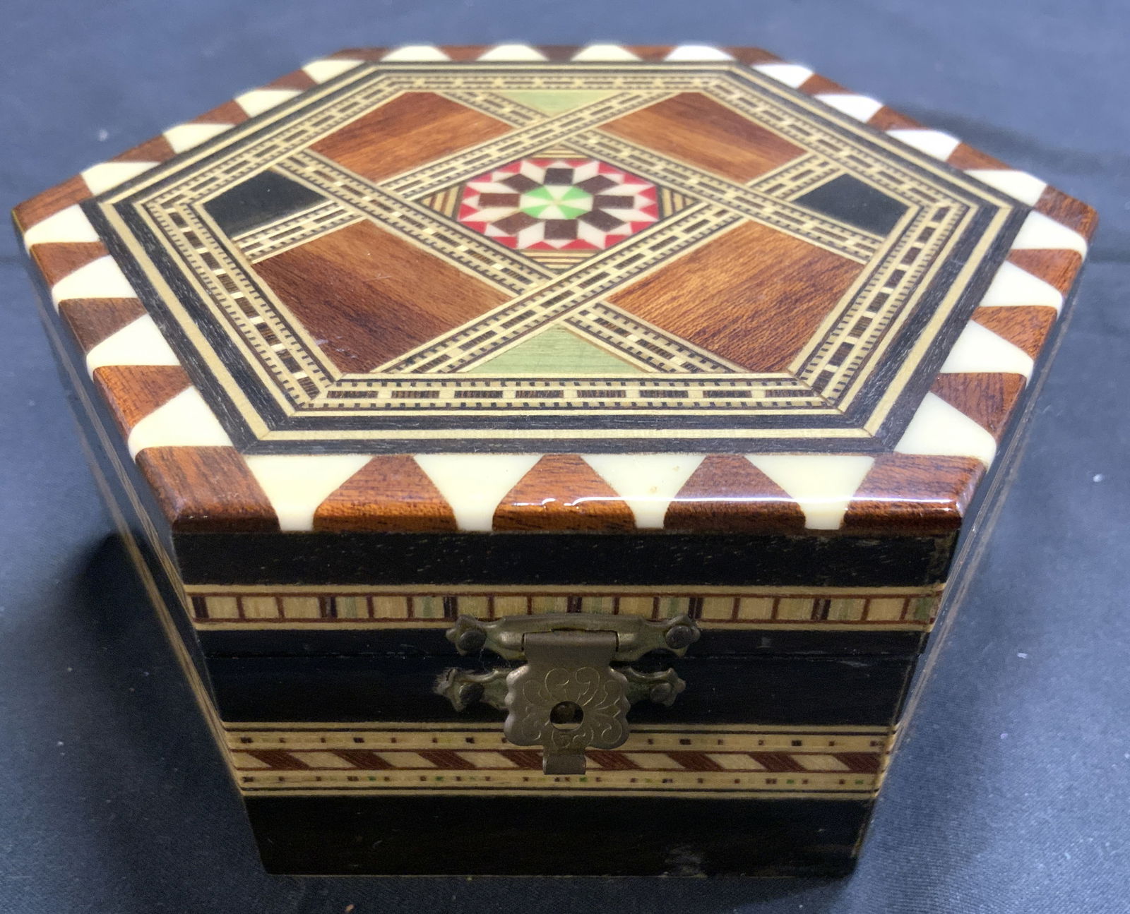 Inlaid Moorish Hexagonal Keepsake Box W Lid (1 of 8)