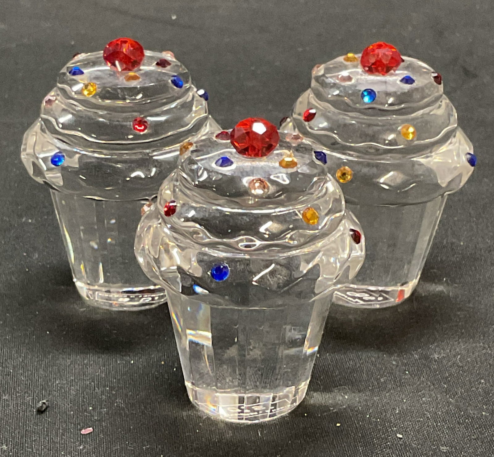 Set 3 Simon Designs Crystal Cupcake Paperweights (1 of 6)