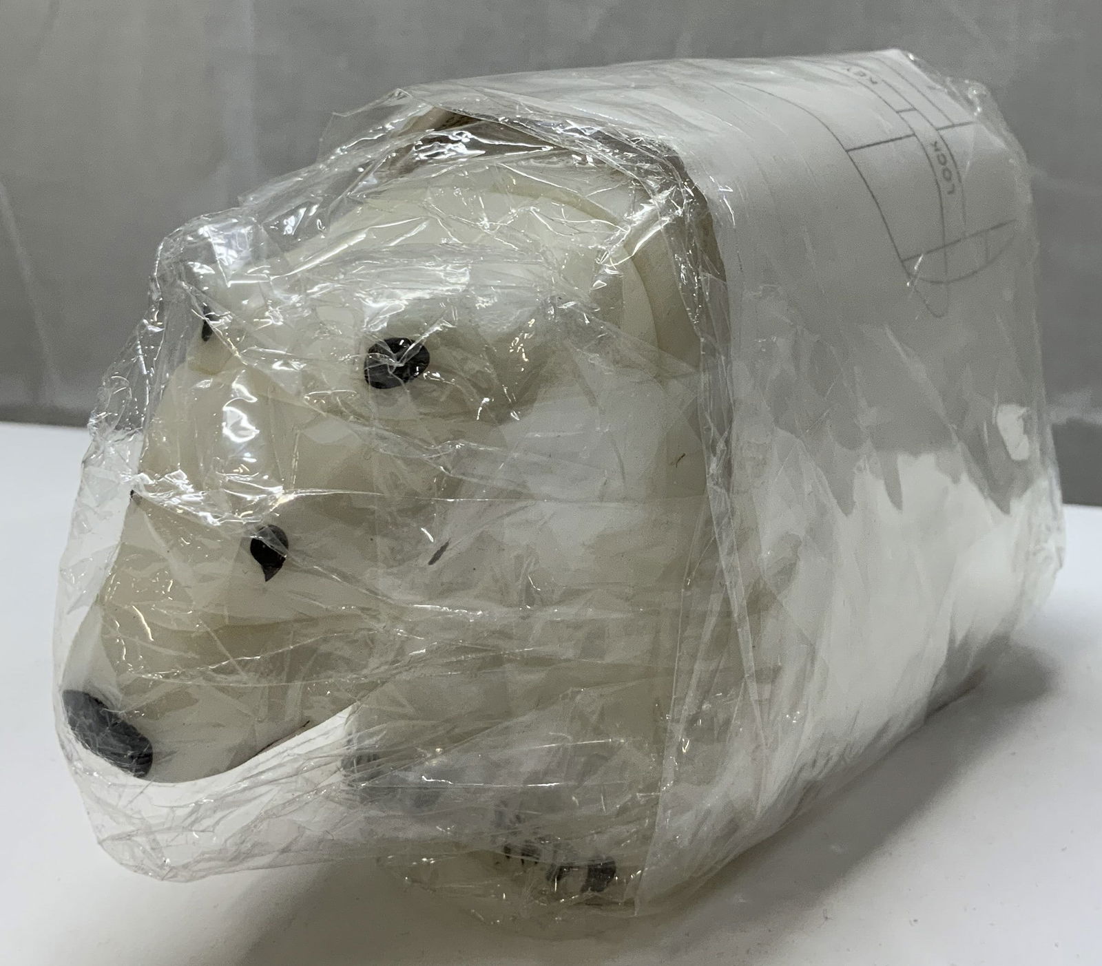 VNTG 1986 ANIPUZZLE Polar Bear 3D Puzzle NIP: VNTG 1986 ANIPUZZLE Polar Bear 3D Puzzle NIP 3D polar bear puzzle, appears to come with instructions in the inside of original packaging. Comes NEW IN PLASTIC. Has not been examined out of packaging.