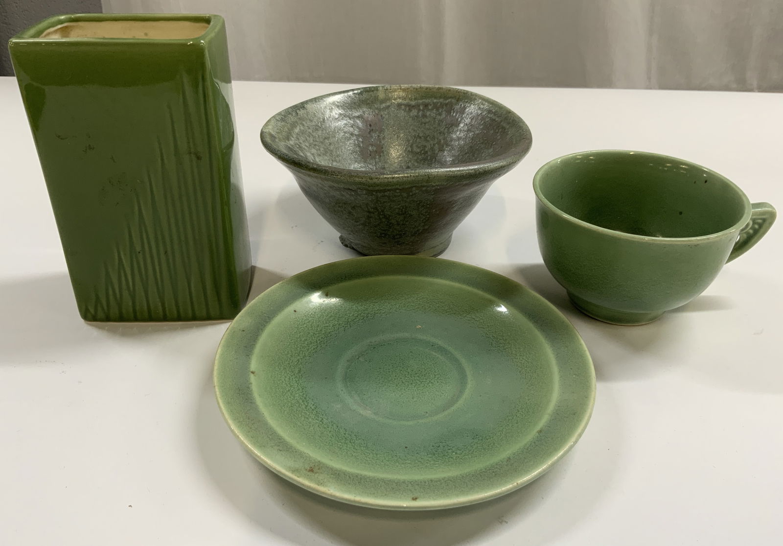 Lot 4 Assorted Ceramic Tabletop, Art Wells & More (1 of 6)