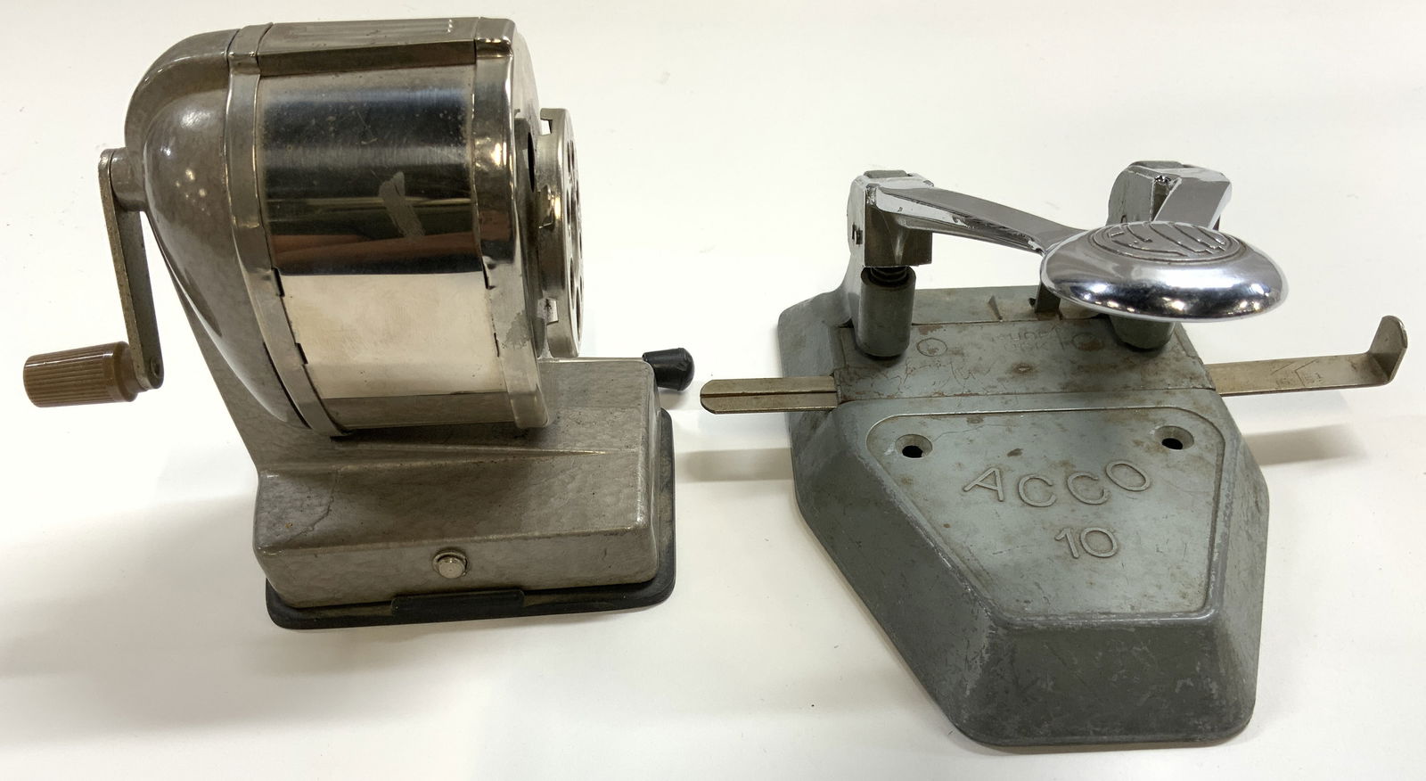 ACCO 2 Hole Paper Punch & BOSTON Pencil Sharpener (1 of 7)