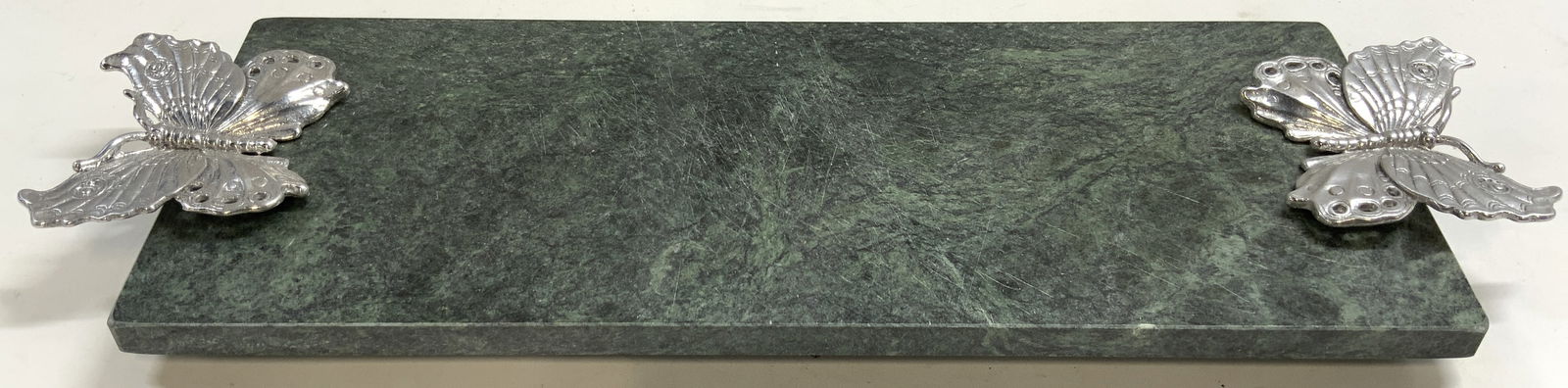ARTHUR COURT Marble Cheeseboard W Butterfly Hndls (1 of 7)