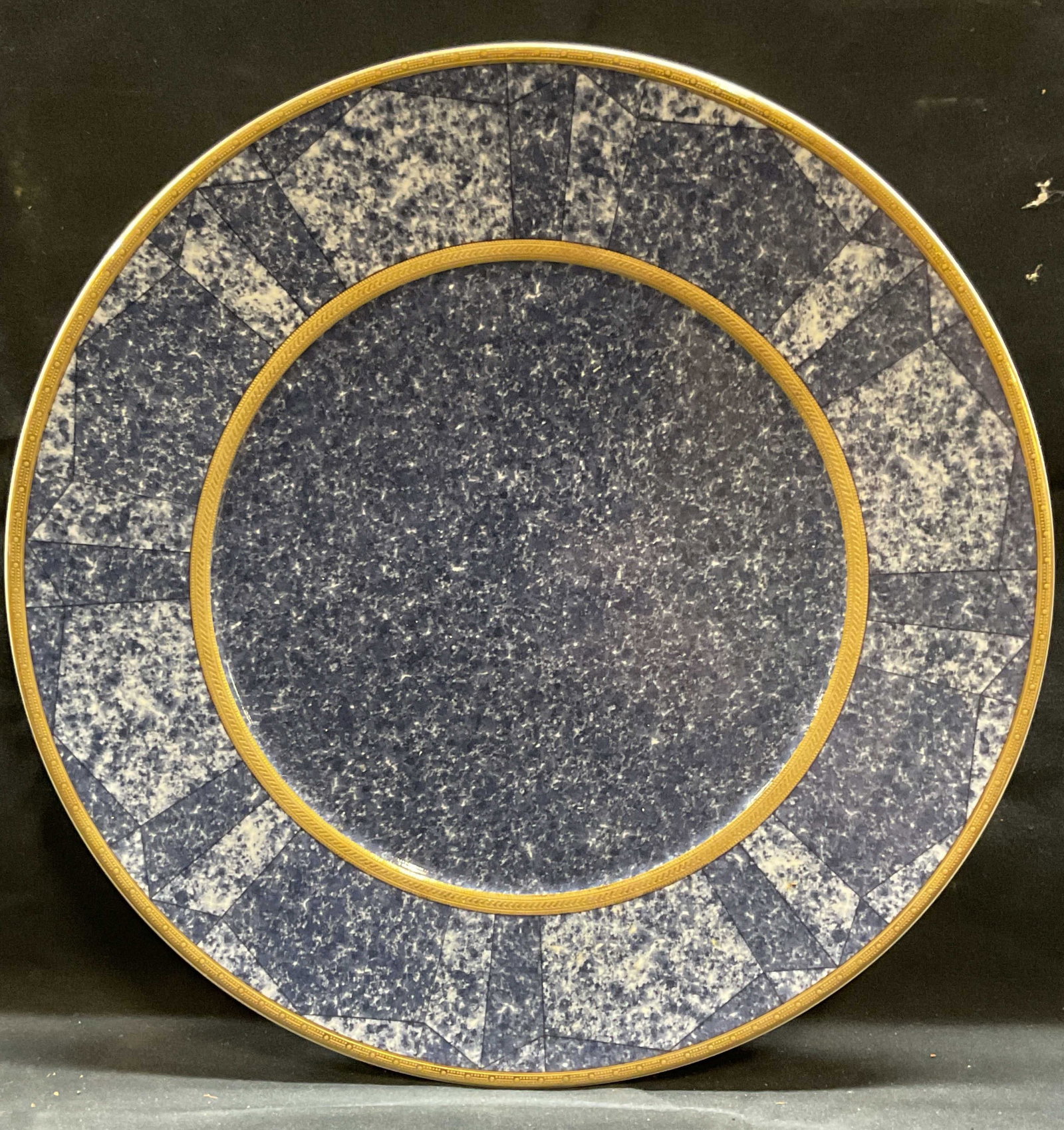 Vtg Oscar de la Renta Gilt Blue Porcelain Plate: Vintage Oscar de la Renta porcelain charger plate or platter. Blue with gilt border detail. Signed on underside. Made in West Germany. Measures approx 12.5 inches wide. Some scratching observed. Oscar