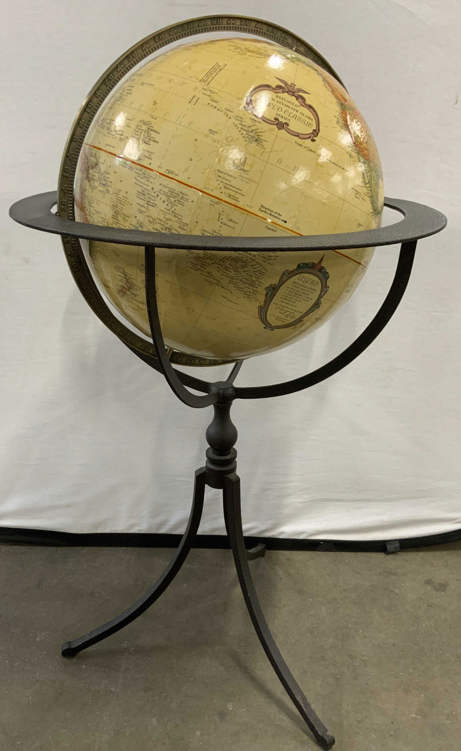 REPLOGLE WORLD CLASSIC Fl Globe W Iron Base 39in (1 of 8)
