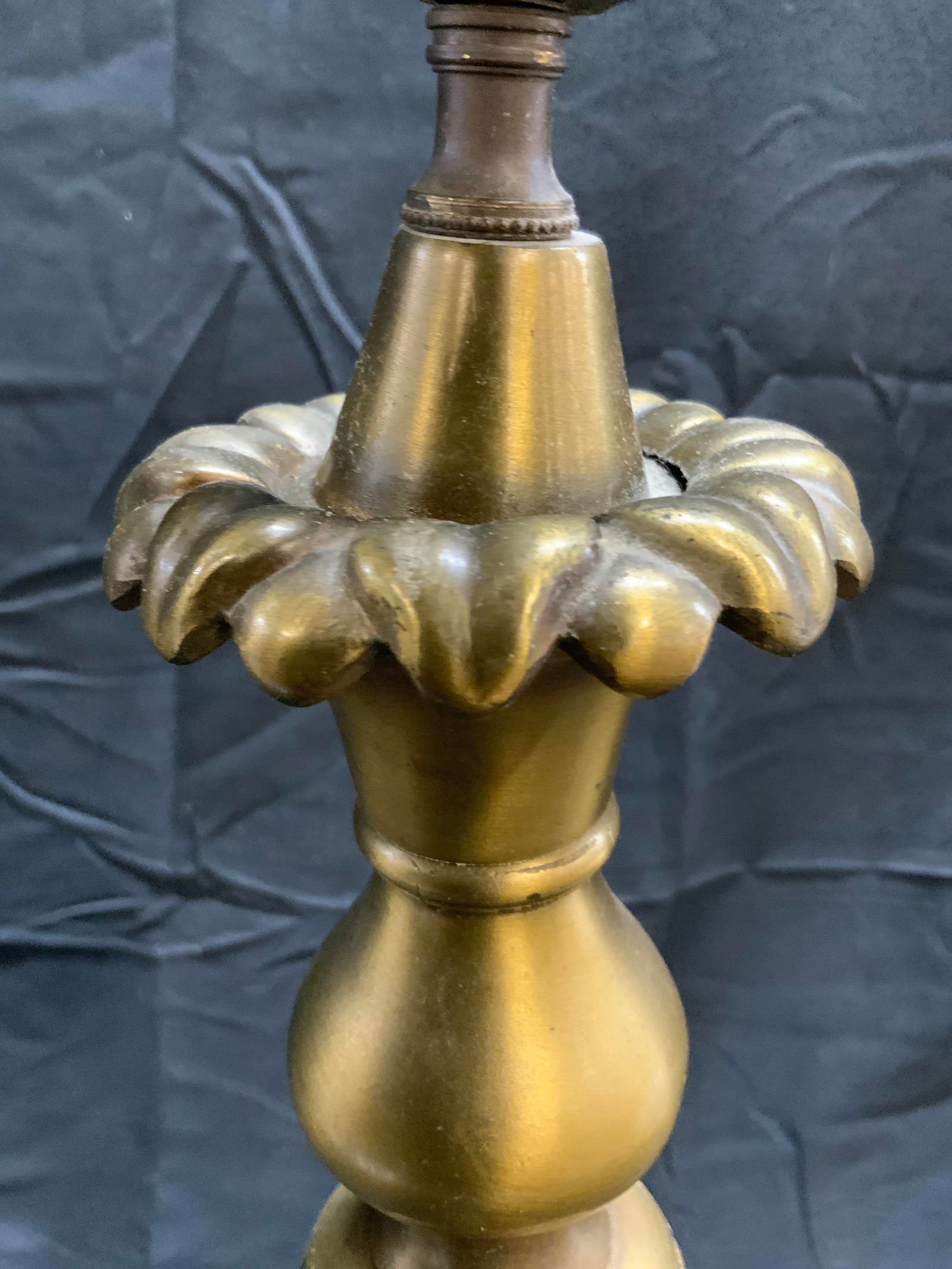 Vintage Asian Brass Table Lamp W Finial (1 of 8)
