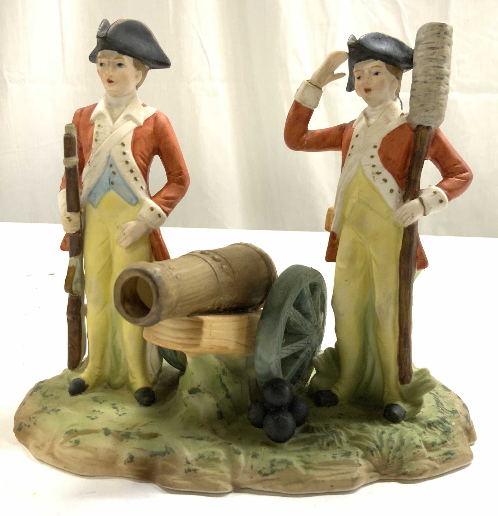 LEFTON KW 3678 Vintage Porcelain Figure: Porcelain figure appears to be LEFTON KW 3678. (NO Apparent markings) figure is porcelain. Piece depicts one soldier with musket & a figure with ram rod next to a canon. Piece is vintage. Measures app