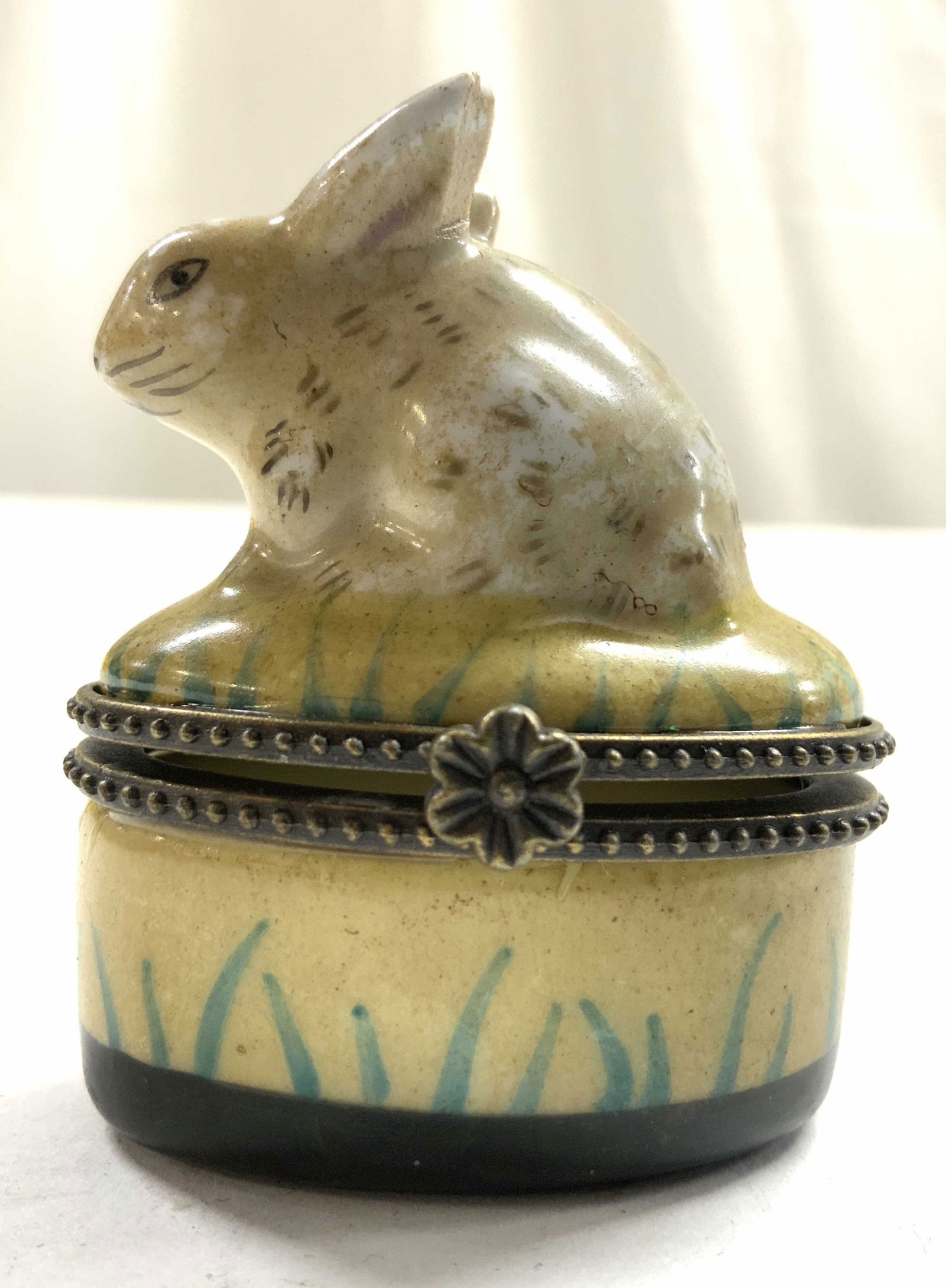 Vintage Porcelain Rabbit Pill Box W Lid (1 of 8)