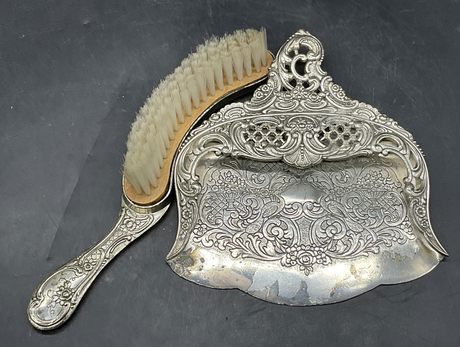 Vintage Silver Plated Silent Butler W/ Brush (1 of 10)