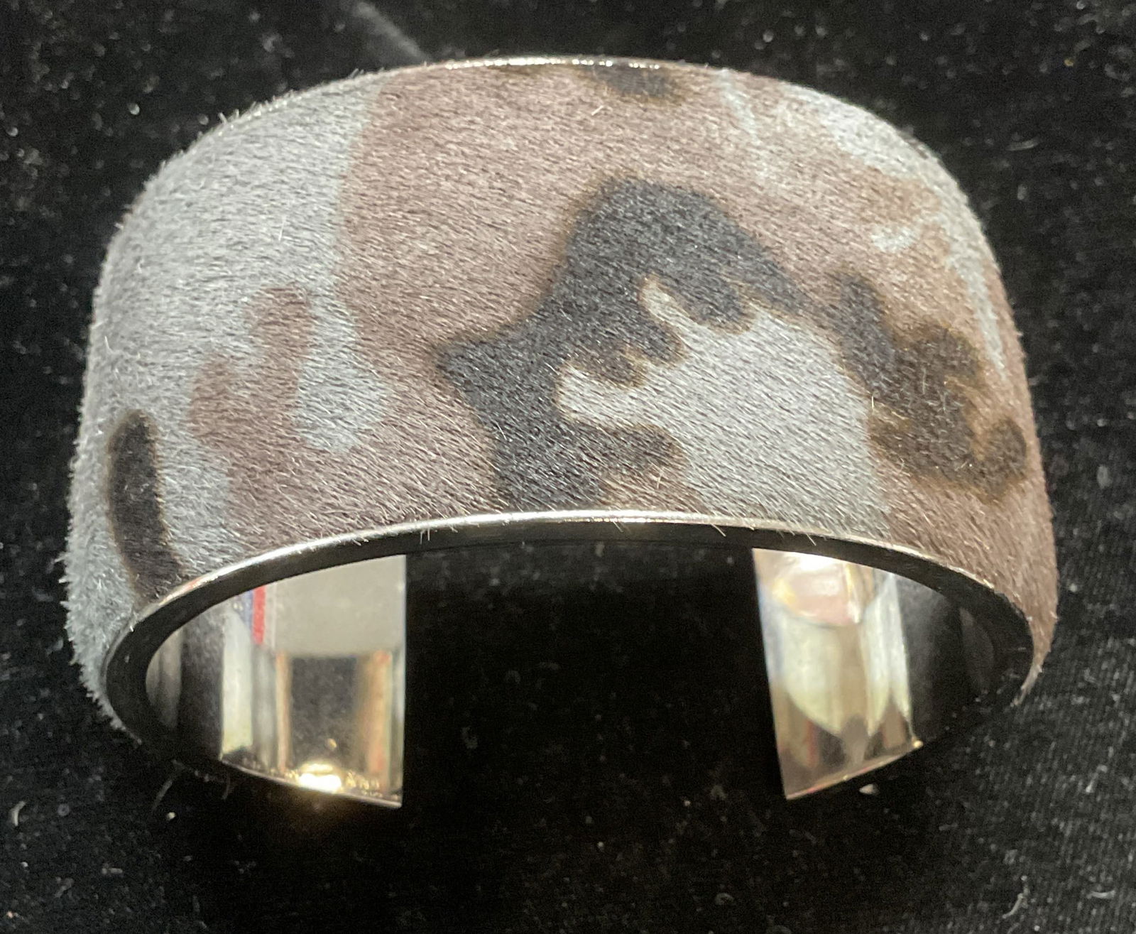 B Home Interiors Animal Print Fur Cuff, Italy (1 of 6)