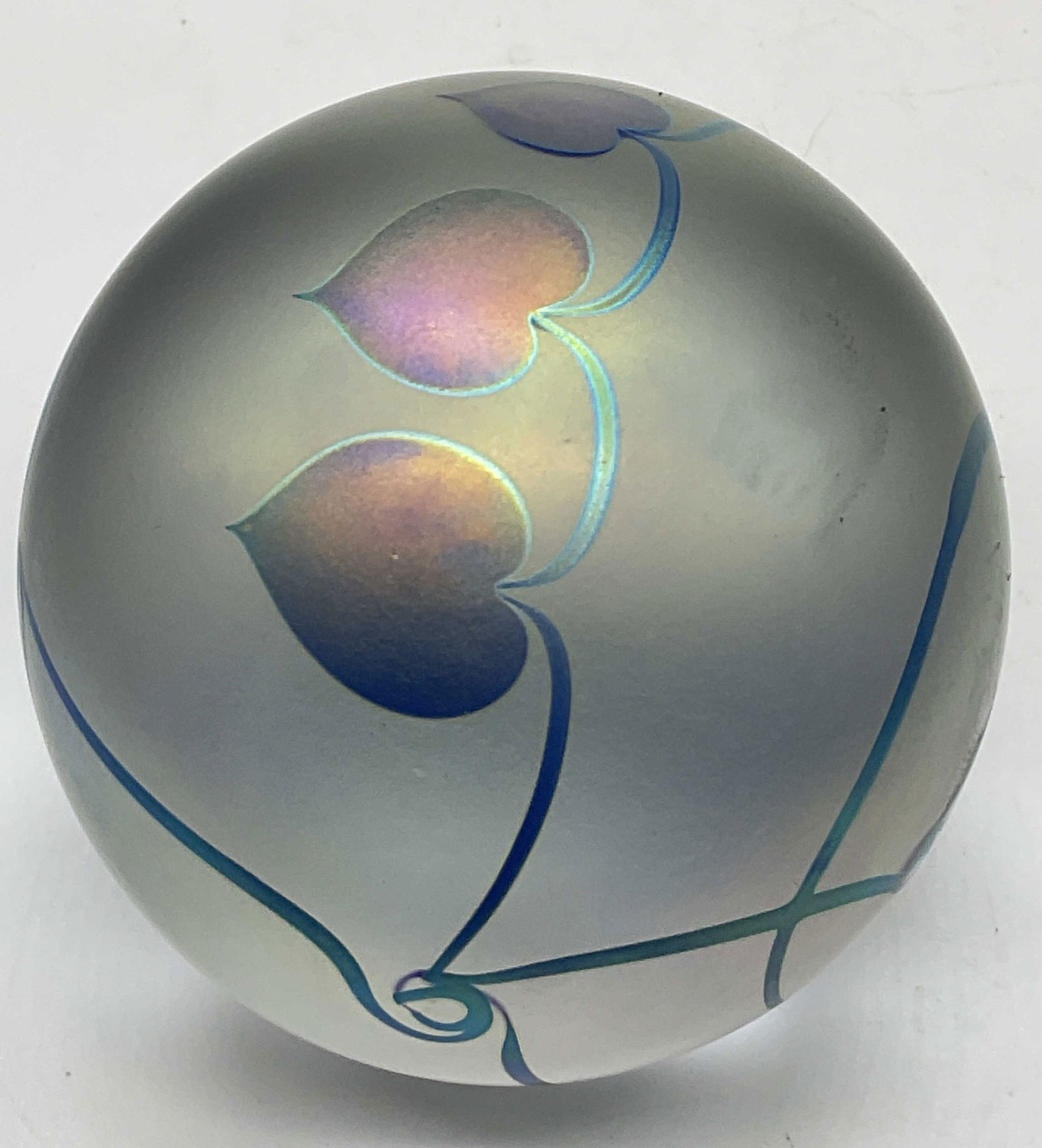 1987 Robert Eickholt Vine Motif Glass Paperweight (1 of 10)