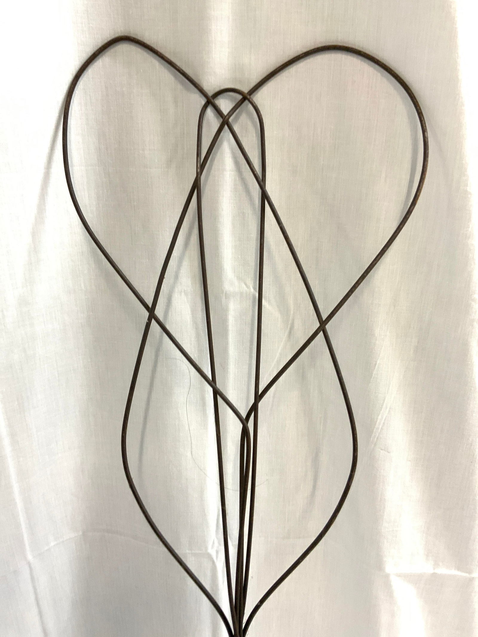 Vtg Twisted Metal Wire Rug Beater Wood Handle 33in (1 of 8)