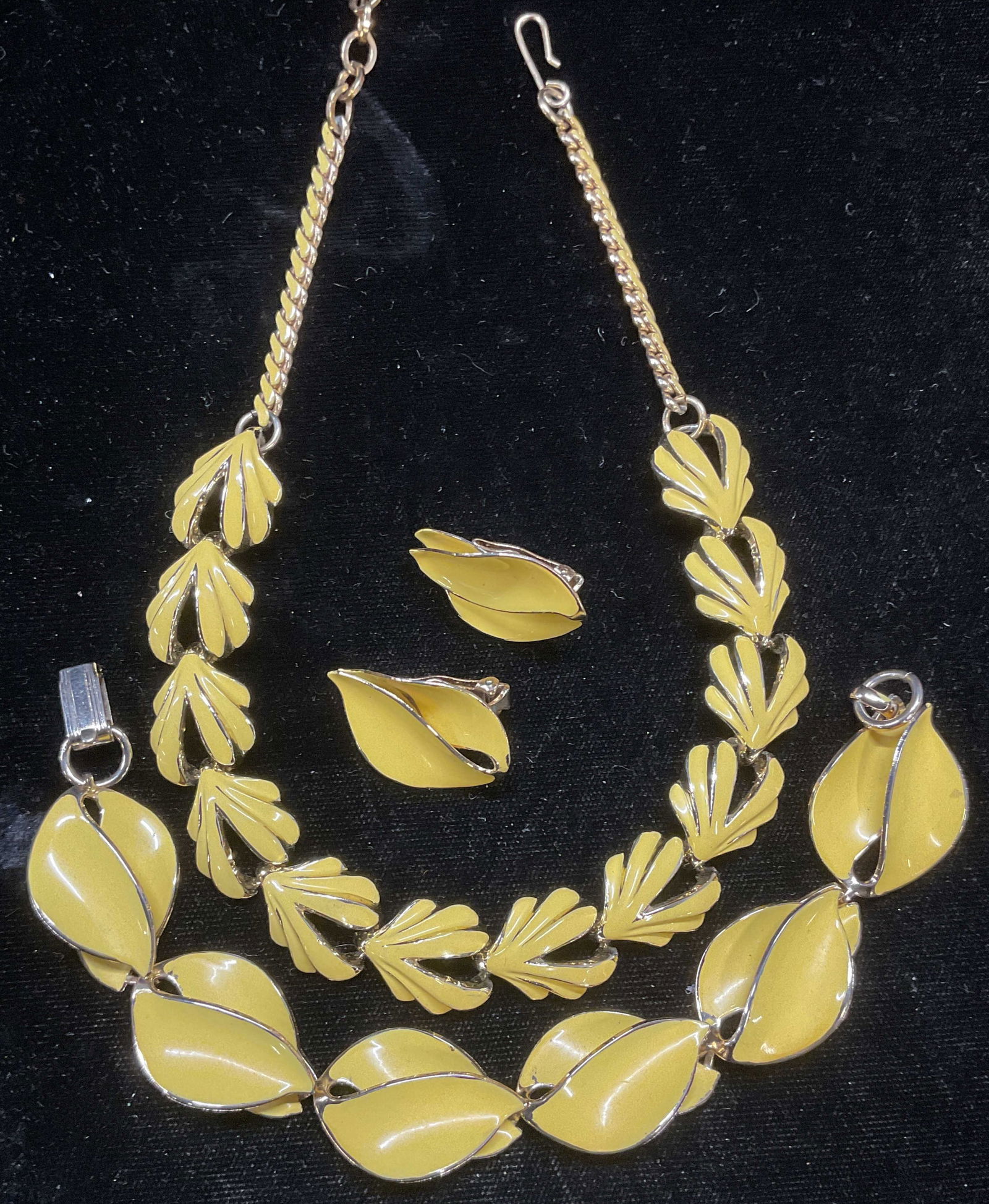 Vtg Yellow Enamel Necklace, Bracelet, Earrings (1 of 7)