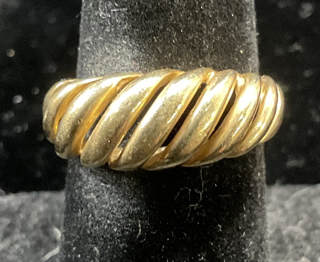 Vintage 14k Yellow Gold Cable Band Ring: Vintage 14k yellow gold pierced cable band ring. Marked 14k. Additional mark illegible. Ring size 6.25. Total weight 2.4 dwt. Some wear including scratching observed. Jewelry, estate jewelry, fine jew