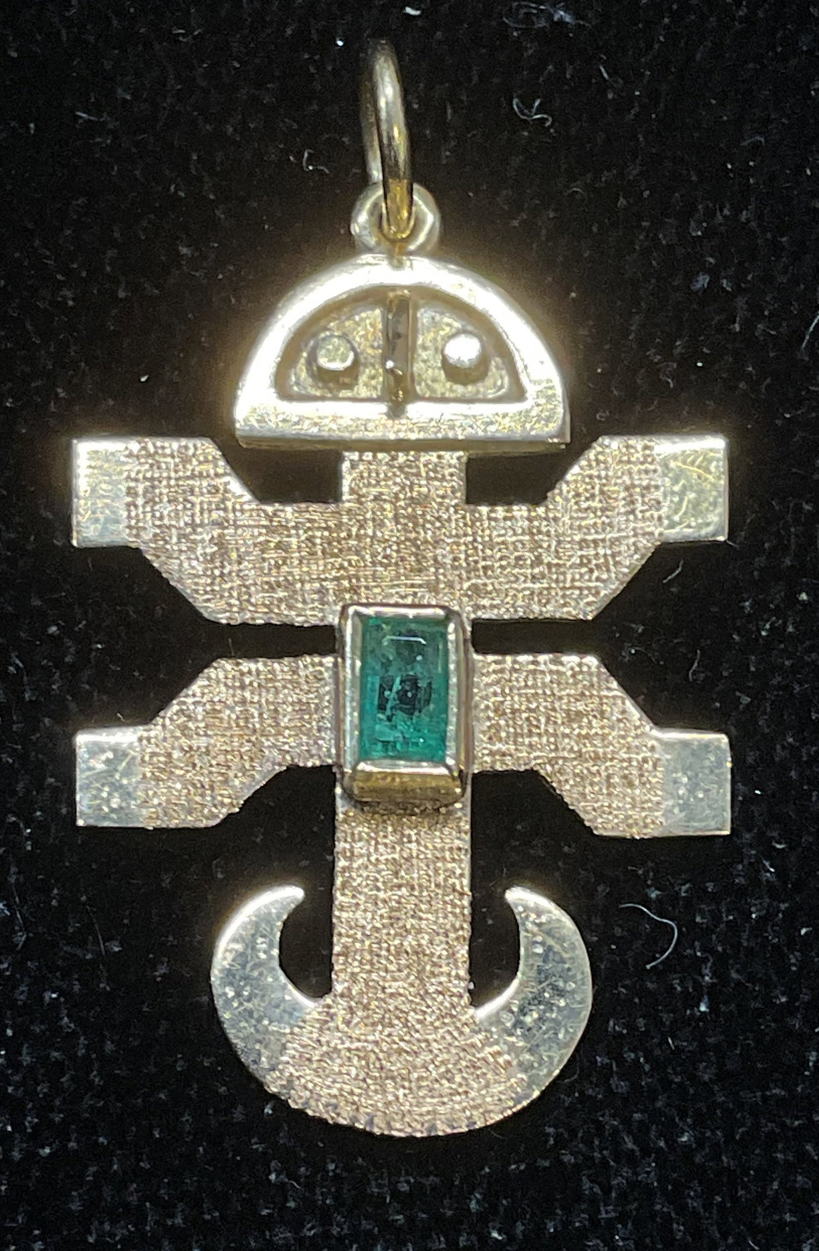 Vintage 18k Gold & Semiprecious Pendant: Vintage 18k gold pendant with green semiprecious stones. Possibly emerald. Tribal style animal motif. Marked 18k gold. Measures approx 1 x 5/8 inches. Total weight 1.7 grams. Some wear including scrat