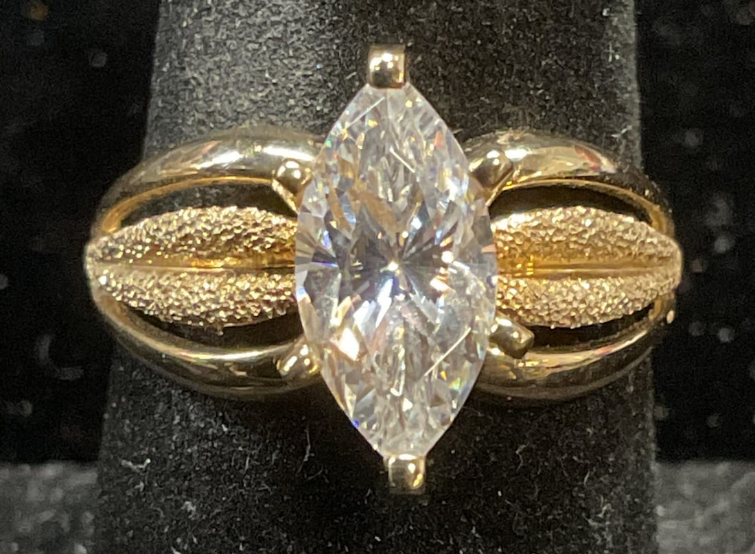 Vintage Signed PO 14K Yellow Gold Ring: Vintage signed 14k yellow gold ring with cubic zirconia stone. Signed PO, additional mark reads DO. Ring size 6.75. Total weight 5.1 grams. Some wear including scratching observed. Jewelry, estate jew