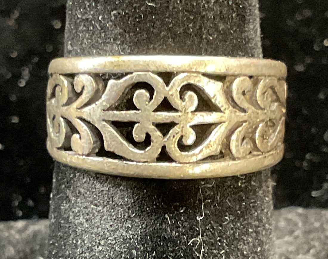 James Avery Sterling Silver Pierced Scroll Ring (1 of 6)