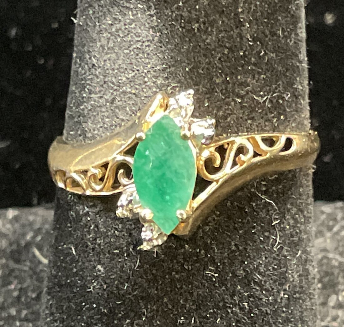 Vintage 10k Yellow Gold Semiprecious Ring: Vintage 10k gold ring with green semiprecious stones. Possibly emerald. Marked 10k. Additional mark illegible. Ring size 7. Total weight 1.6 grams. Some wear including scratching observed. Jewelry, es
